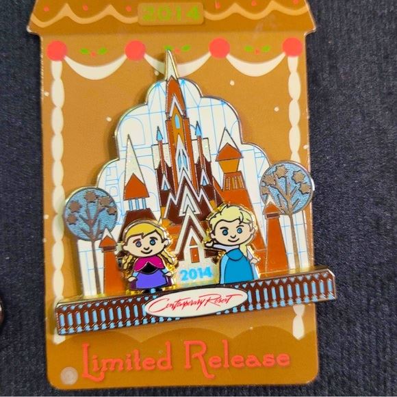 Disney pin Frozen contemporary resort gingerbread house