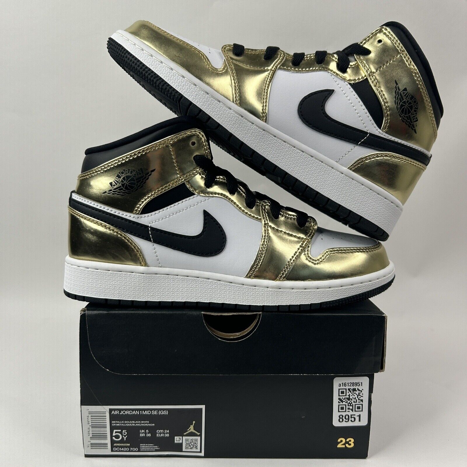 Nike Shoes Air Jordan 1 Retro Mid SE “Metallic Gold” 2024