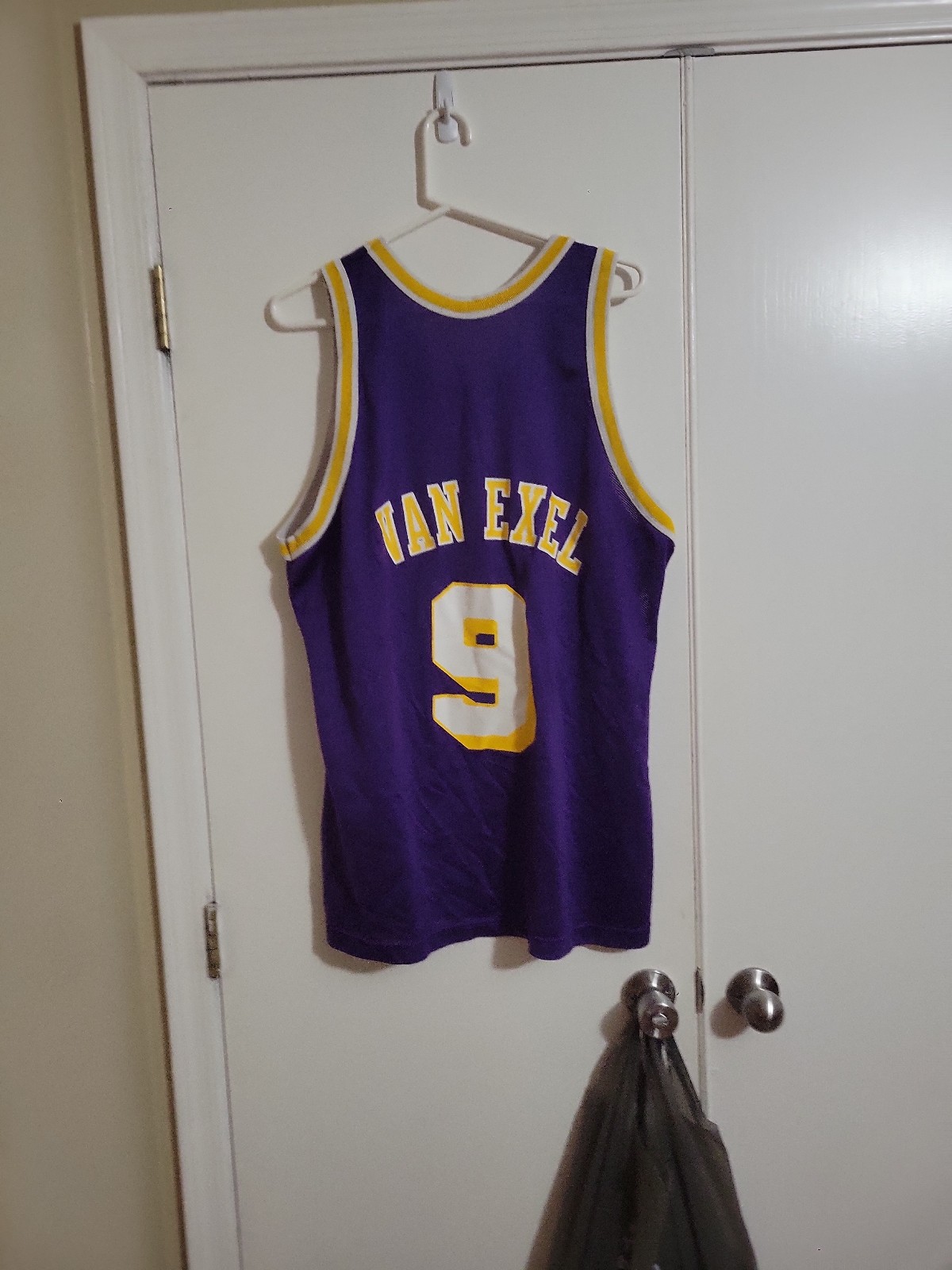 8 LA Lakers Yellow Jersey XL Pre-owned Kobe , No Name On
