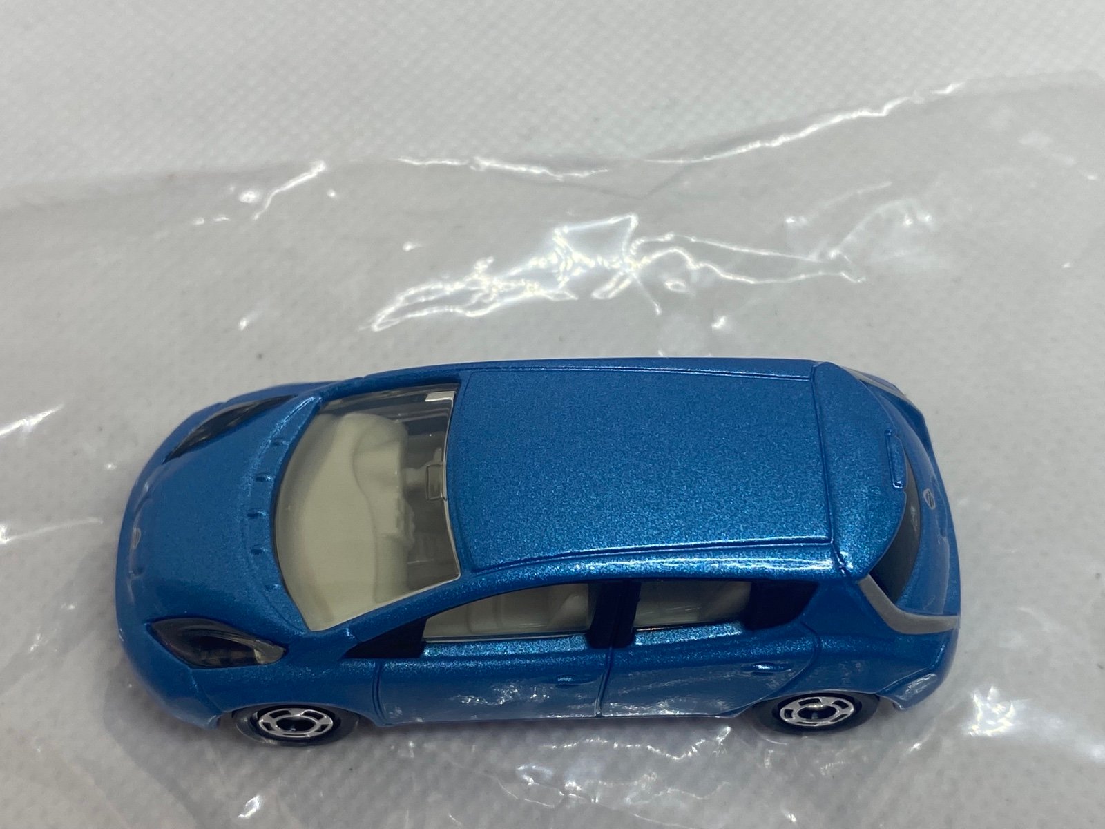 Tomica no.120 Nissan Leaf Boxed Miniature Car Takara Tomy