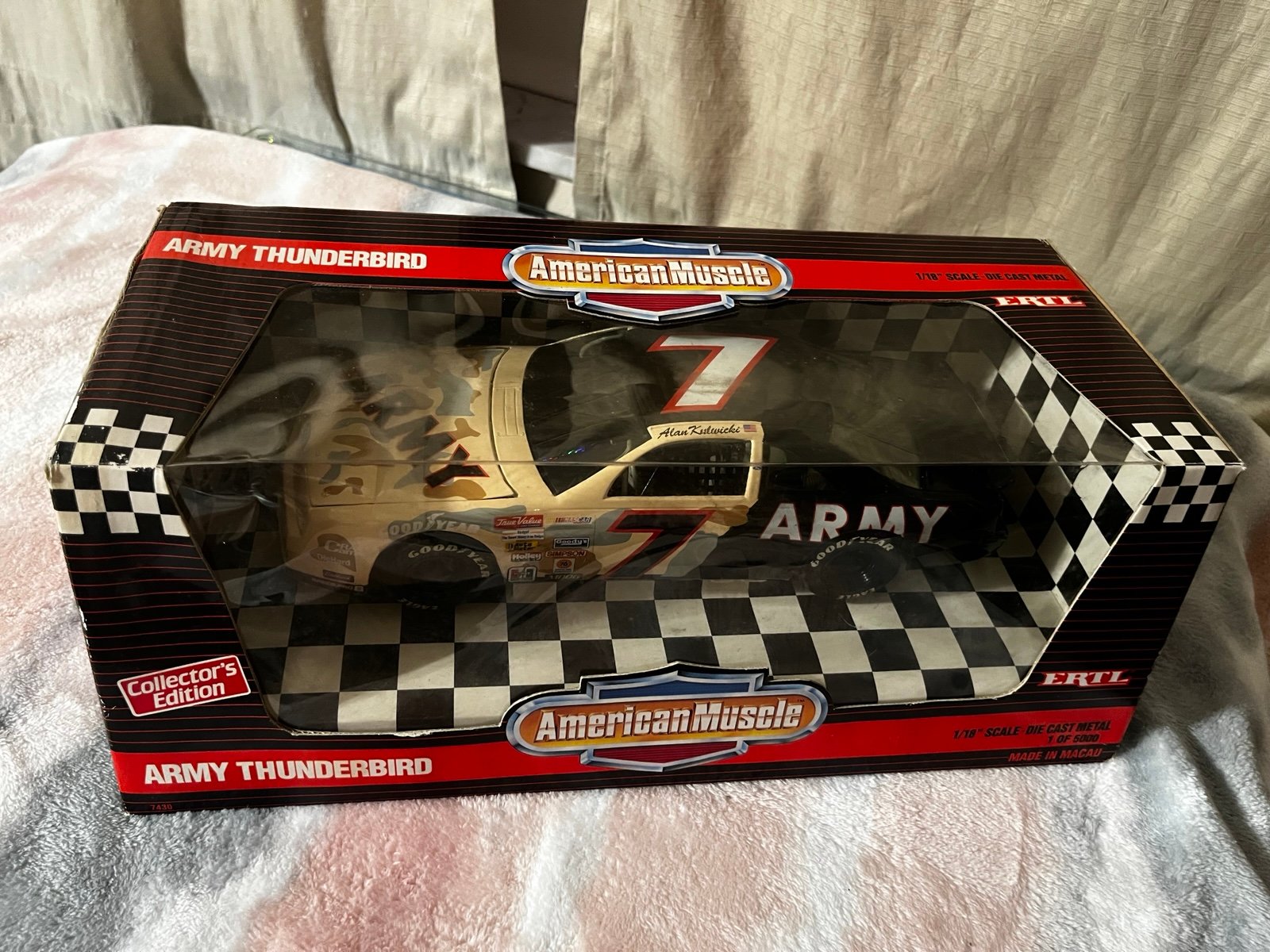 Alan Kulwicki 1994 Thunderbird 1:18 Diecast
