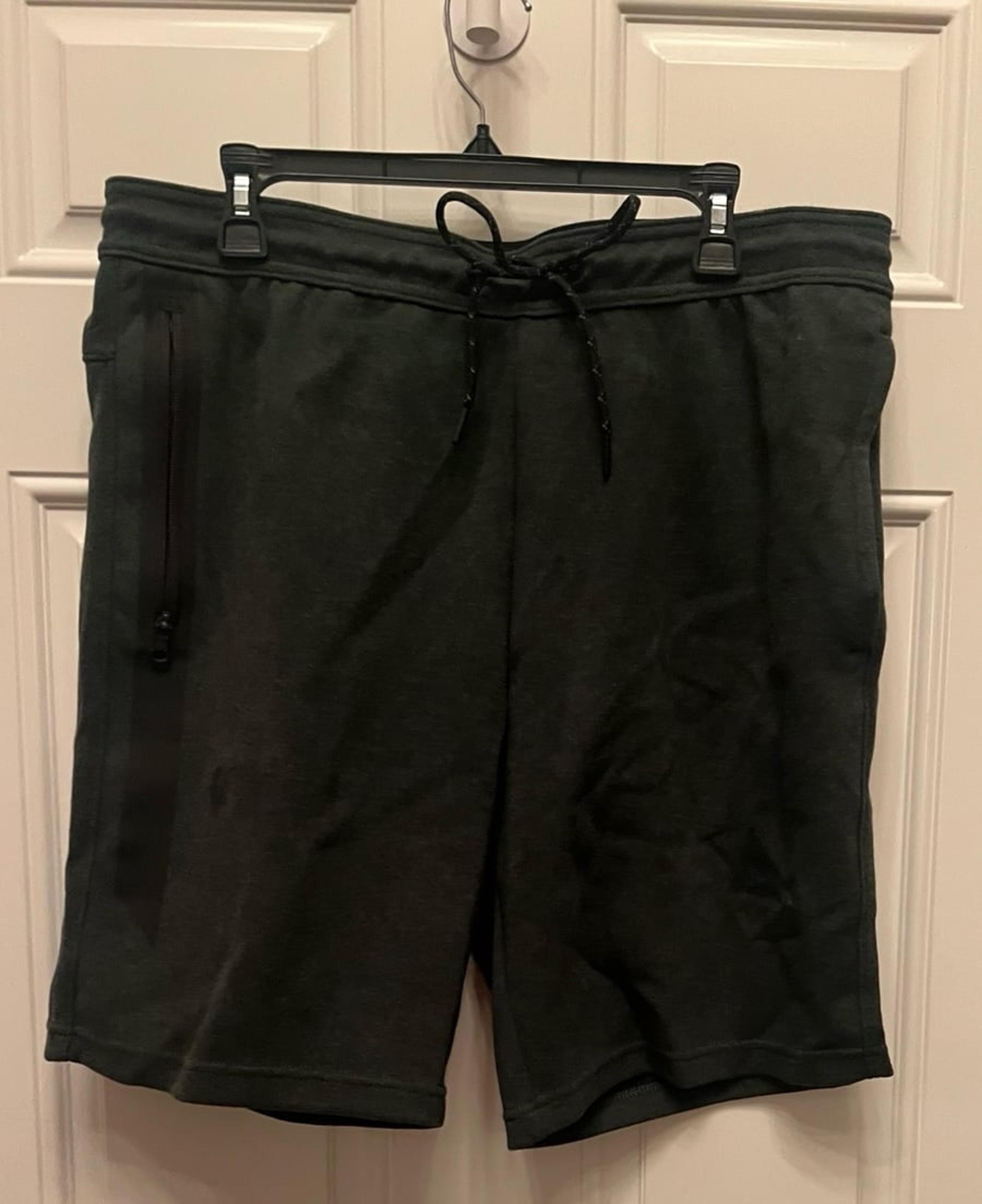 American Eagle Hunter Green Shorts L