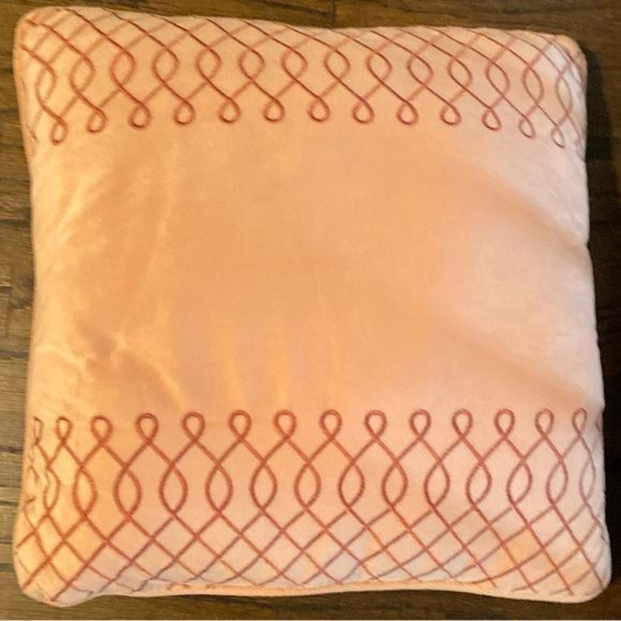 Vintage bed bath and beyond embroidered pink velveteen 20x20 accent pillow