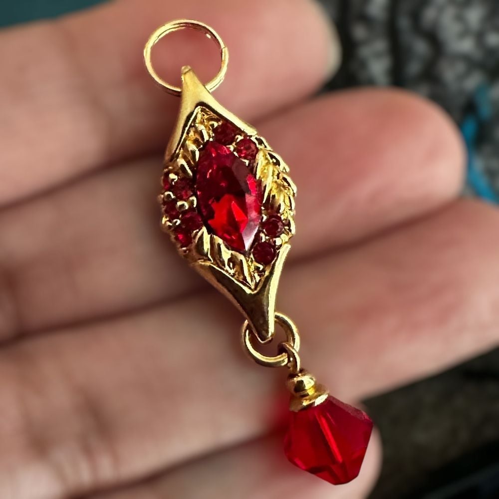 St. John Knit Designer Zipper Pull Red Crystal Bead Gold Tone Classic 1.5 L EUC