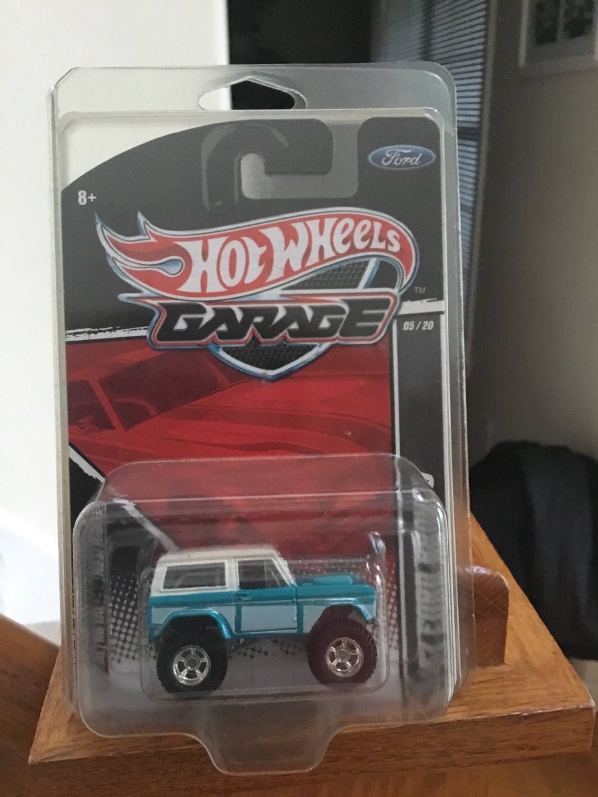 Hot Wheels Garage 67 Ford ￼Bronco Real ￼Raider