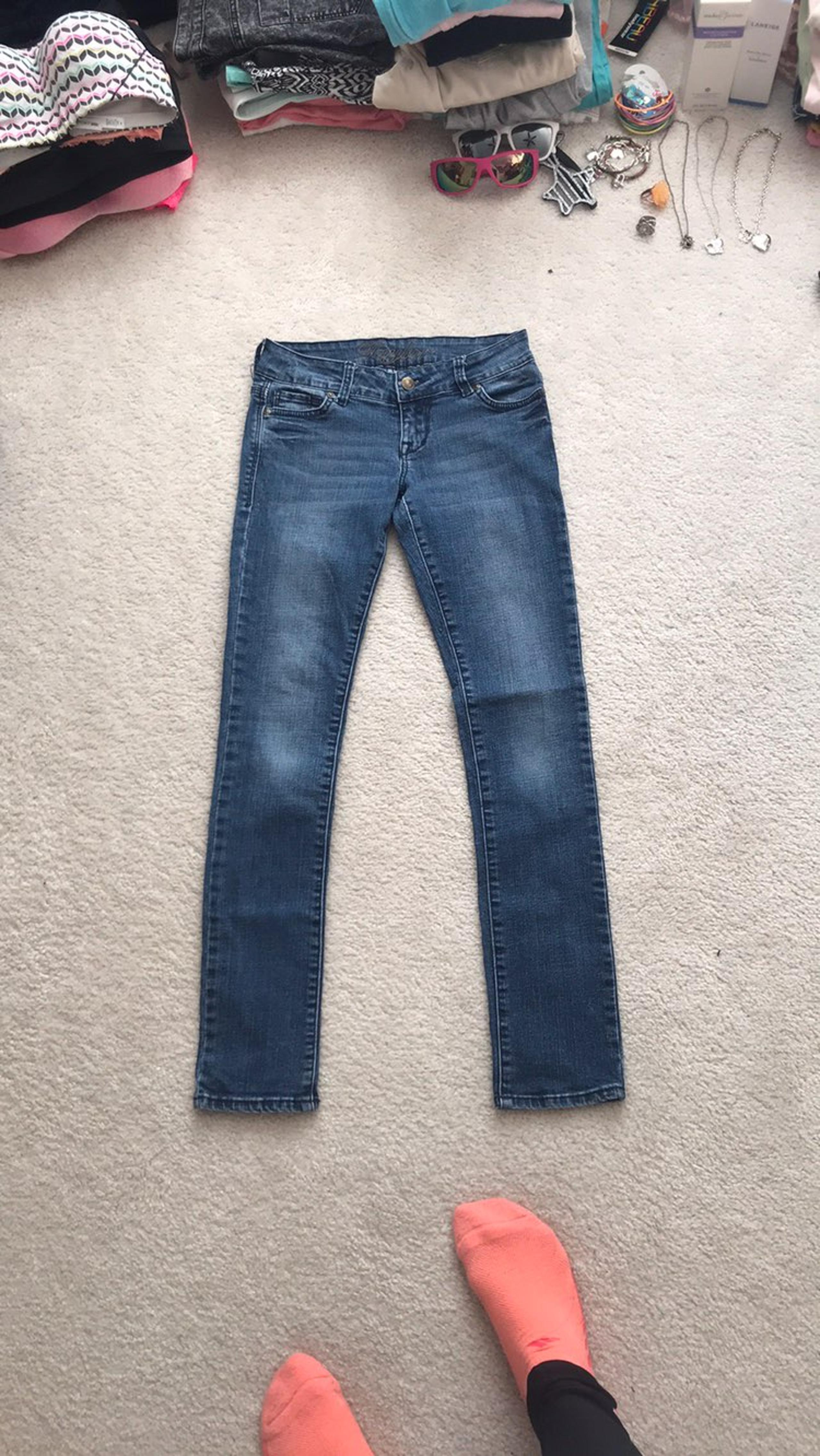 dELia*s Taylor Medium Wash Skinny Jeans