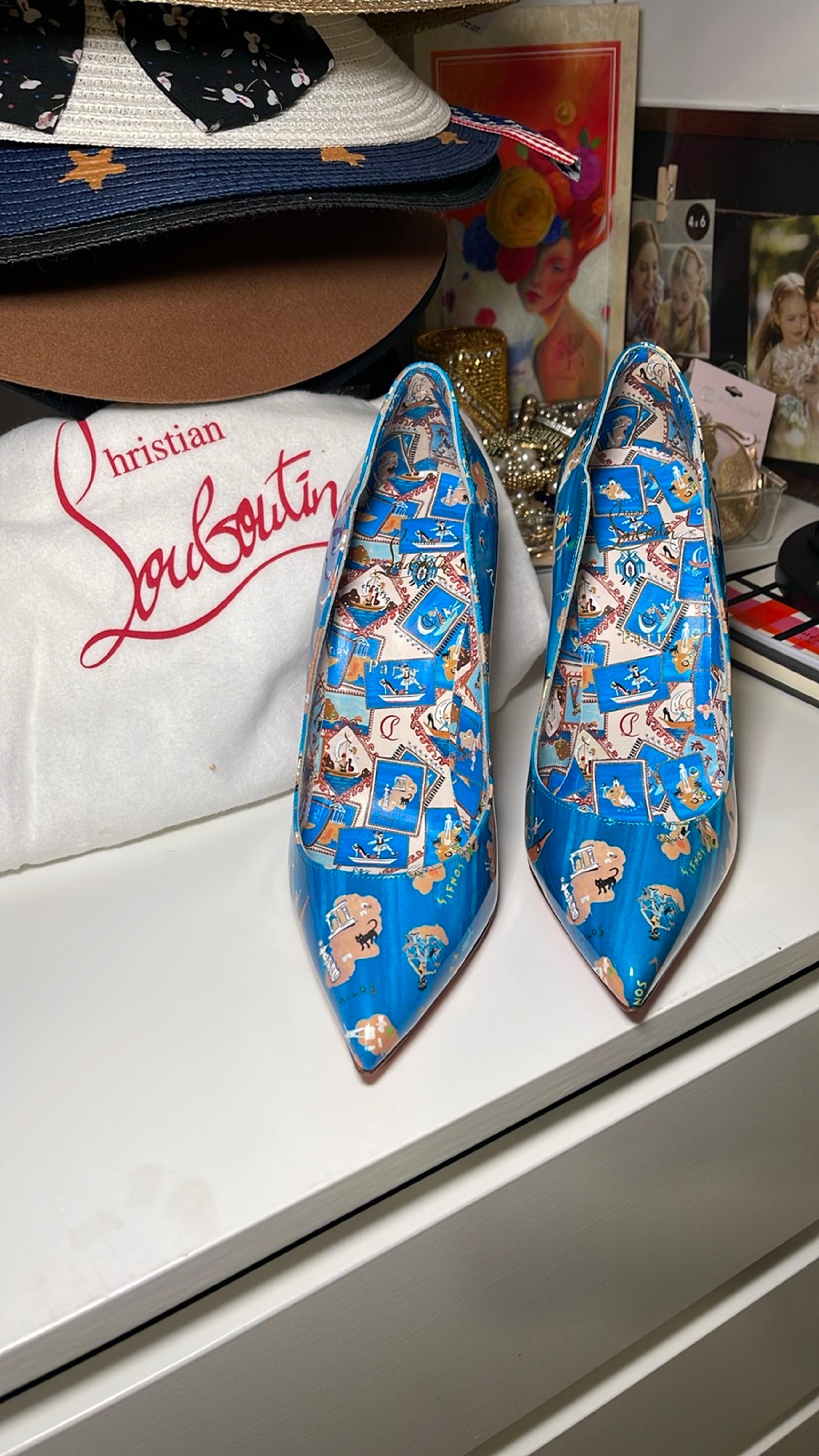 Christian Louboutin Patent Leather Pumps
Blue
Printed