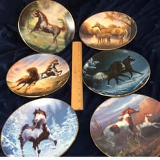 Horses. Vintage collectible decorative plates. Will sell individuallt