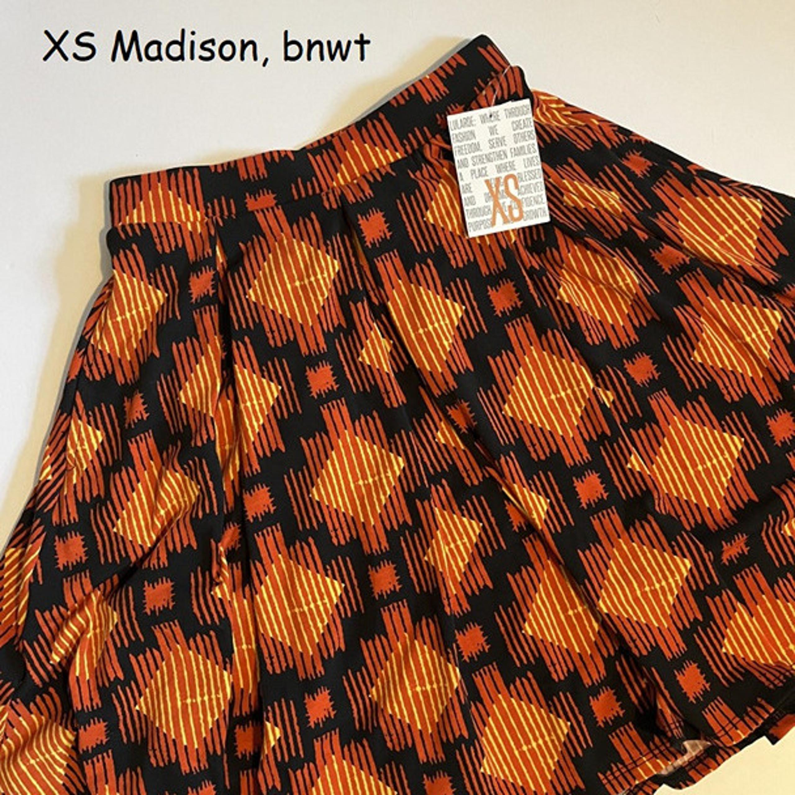 XS Lularoe Madison full, pleated skirt, orange squares