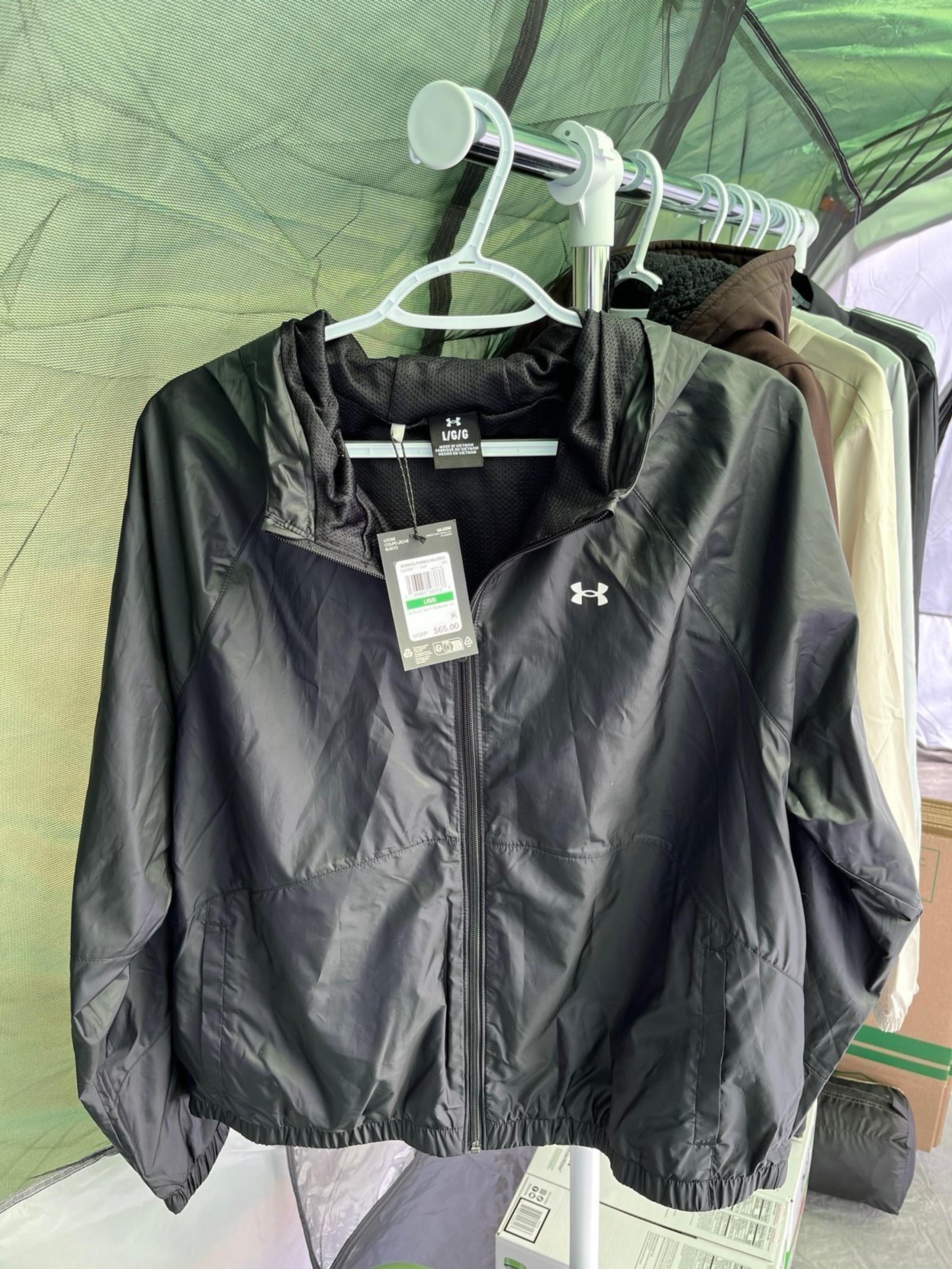 2025 NWT Women’s Under Armour Windbreaker Black Jacket LG