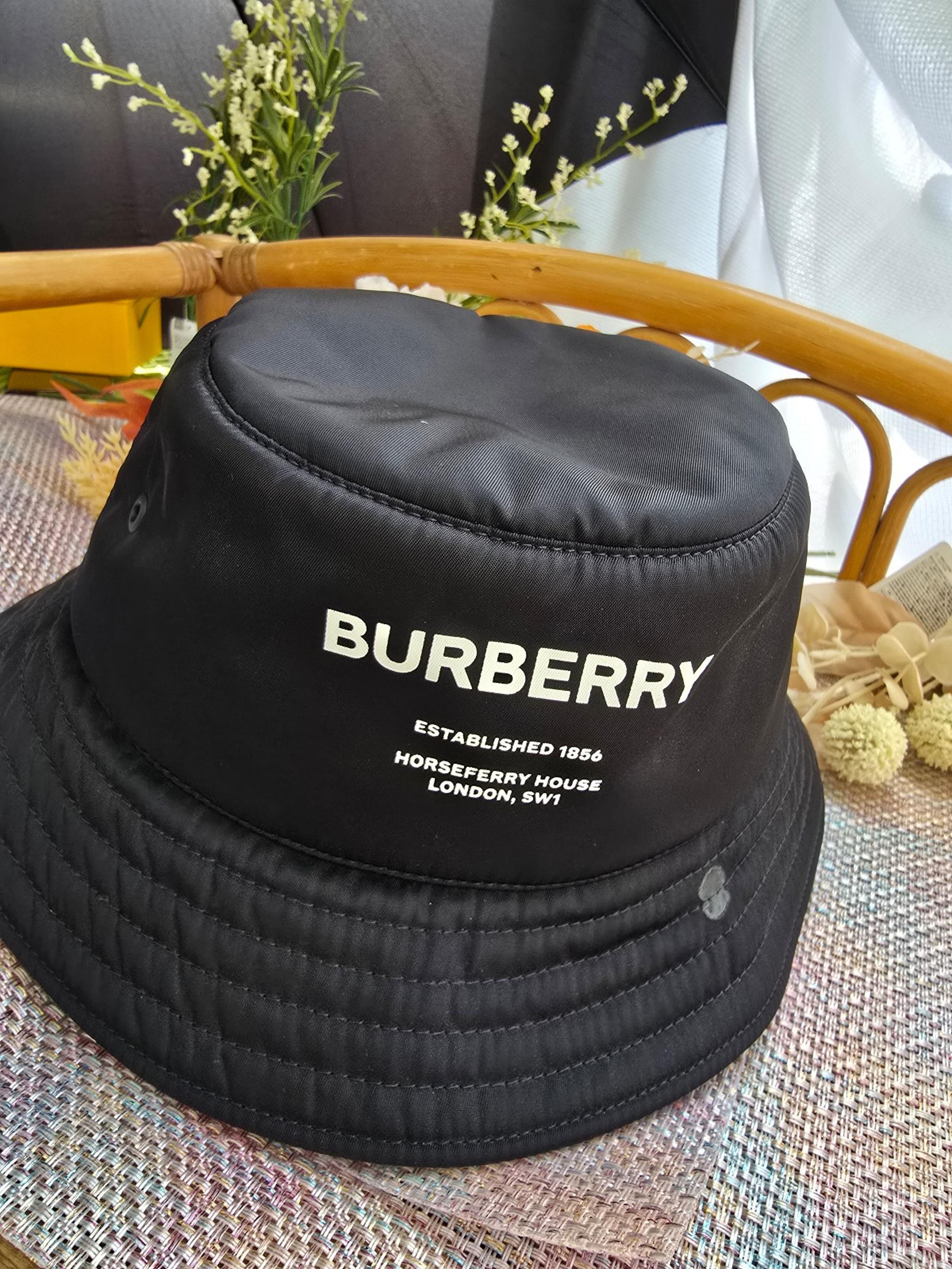 Authentic Burberry Black Bucket Hat with Logo M Size
