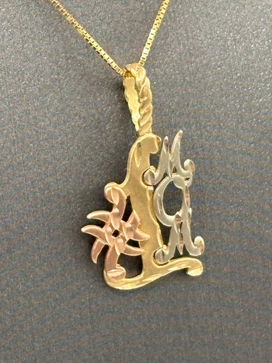 Ladies 14 Karat Tri-Color Gold #1 Mom Pendant