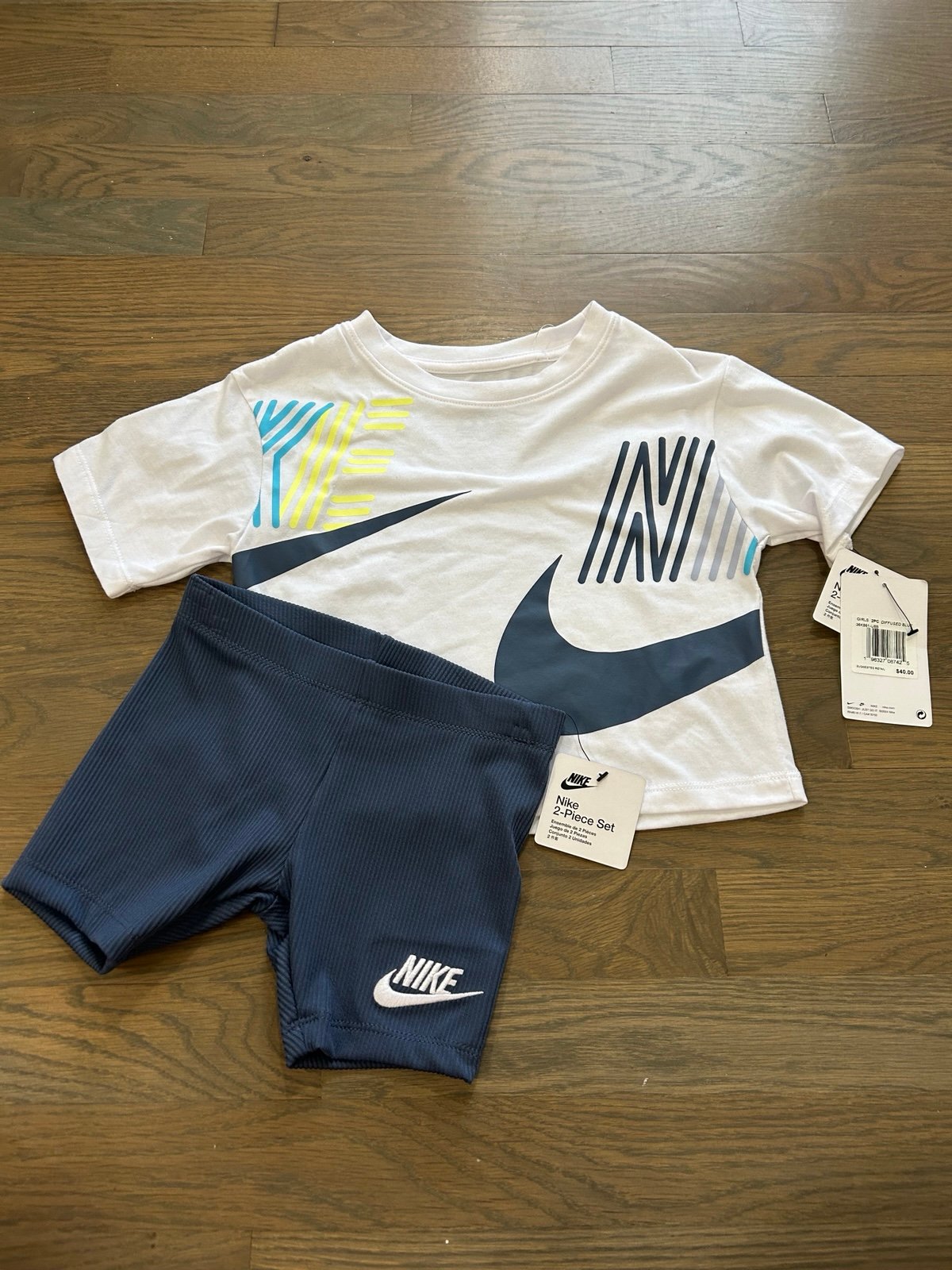 NWT Nike Girls Set size 4