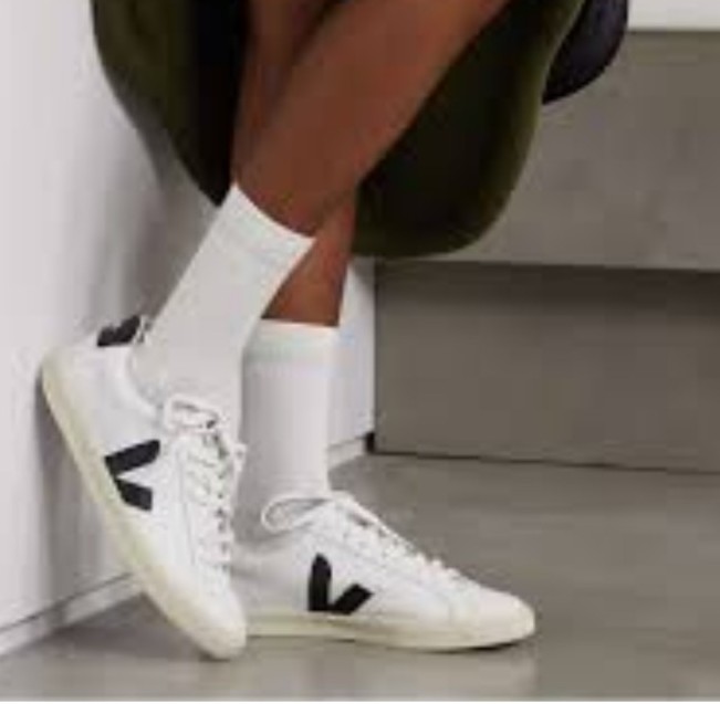 New VEJA Esplar Logo Leather Low-Top Sneakers