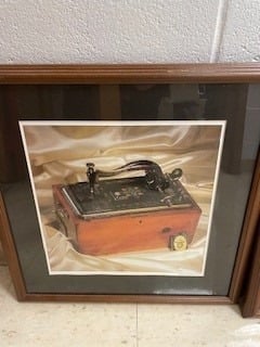 Pictures of Old Sewing Machines (3)