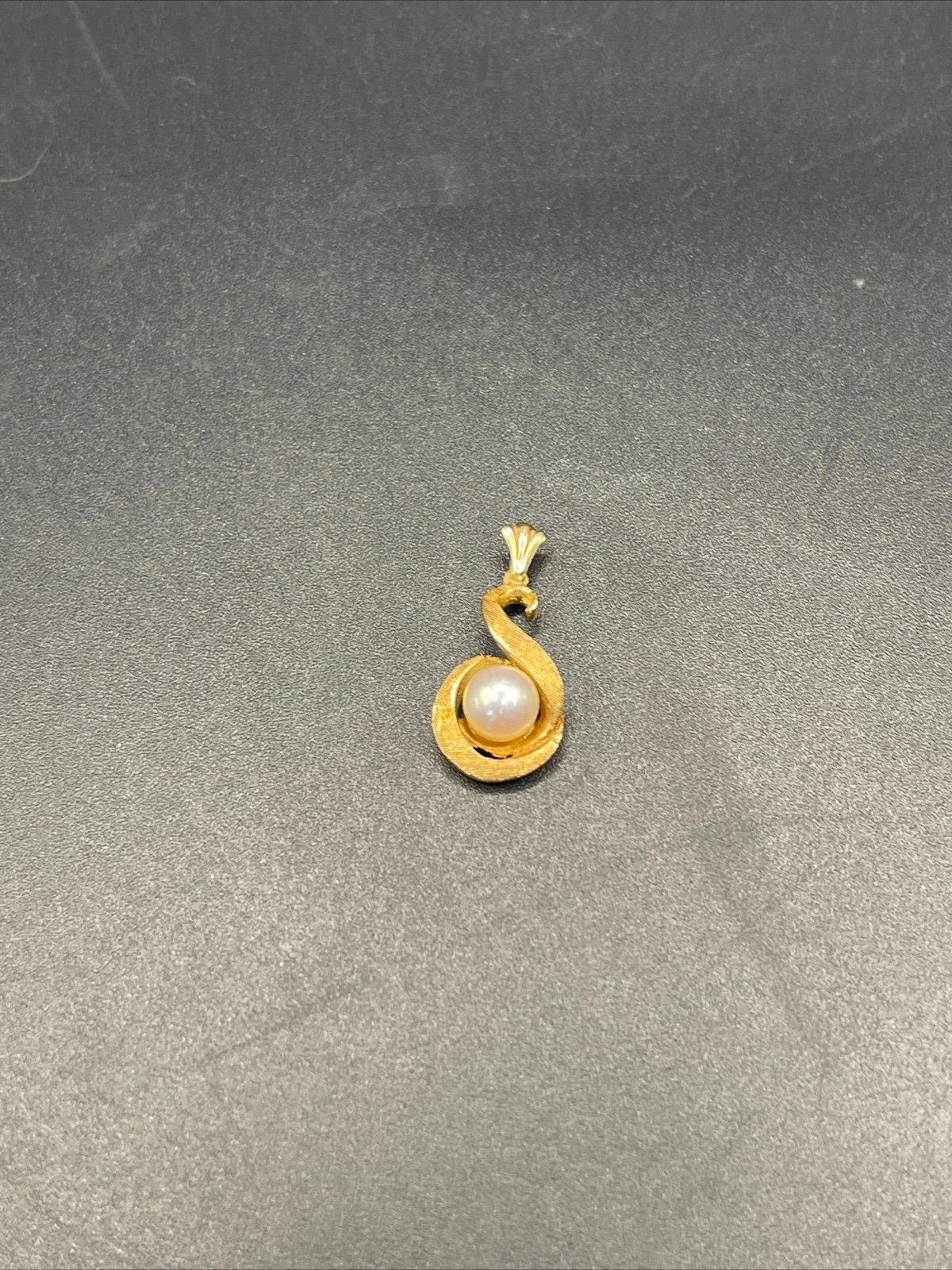 Pendent 14k Brushed Gold W/ Pearl 100522aA@@