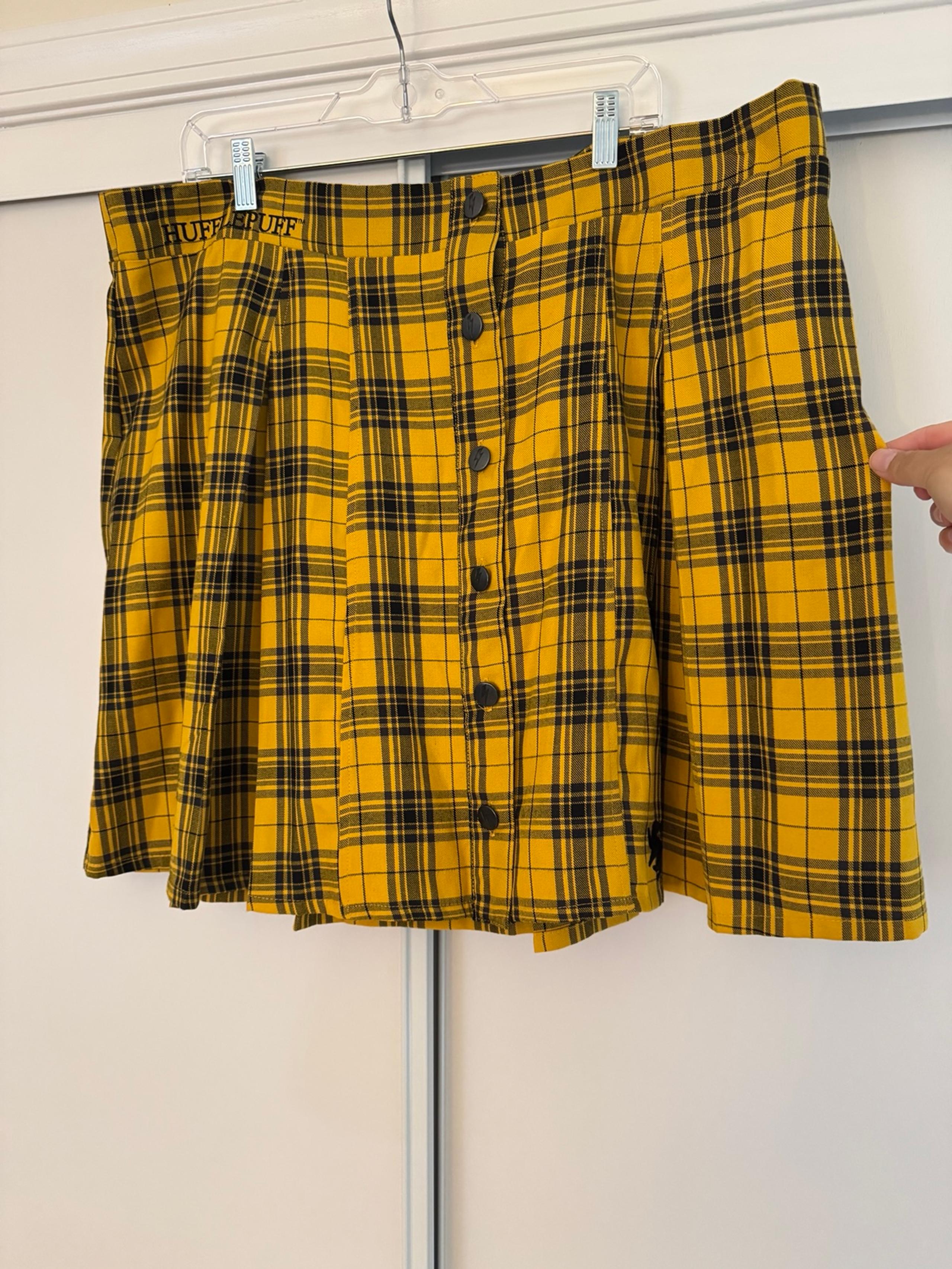 TORRID hufflepuff pleated skirt