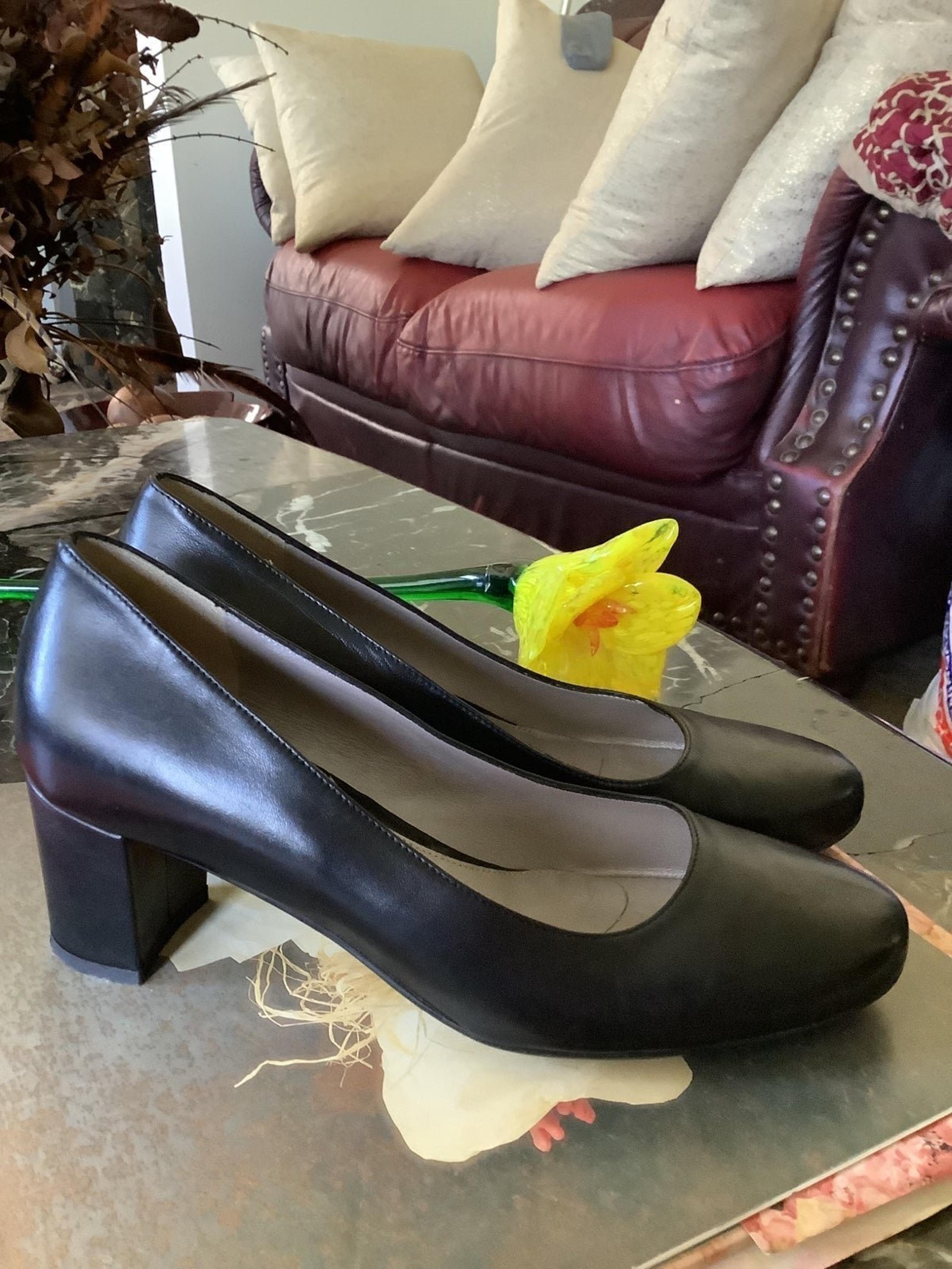 Aquatalia pasha Italian black leather pumps size 8.5