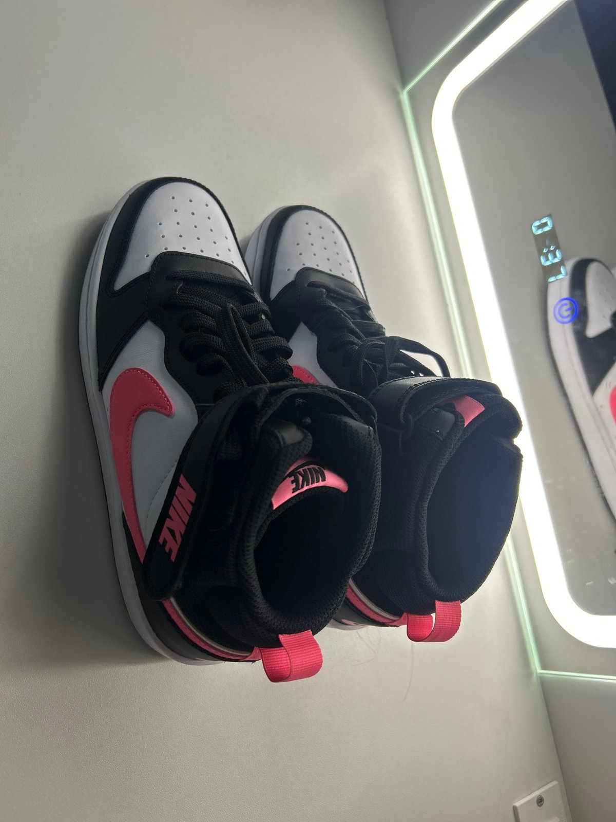 Barely worn nike high top shoes
