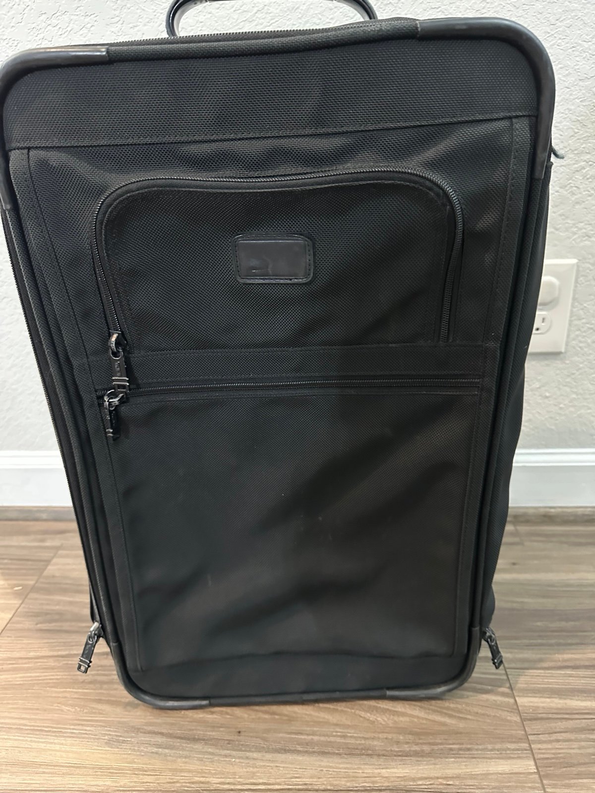 Tumi Alpha 22” Rolling Carry-On Expandable Suitcase Ballistic Nylon Black 2279D3