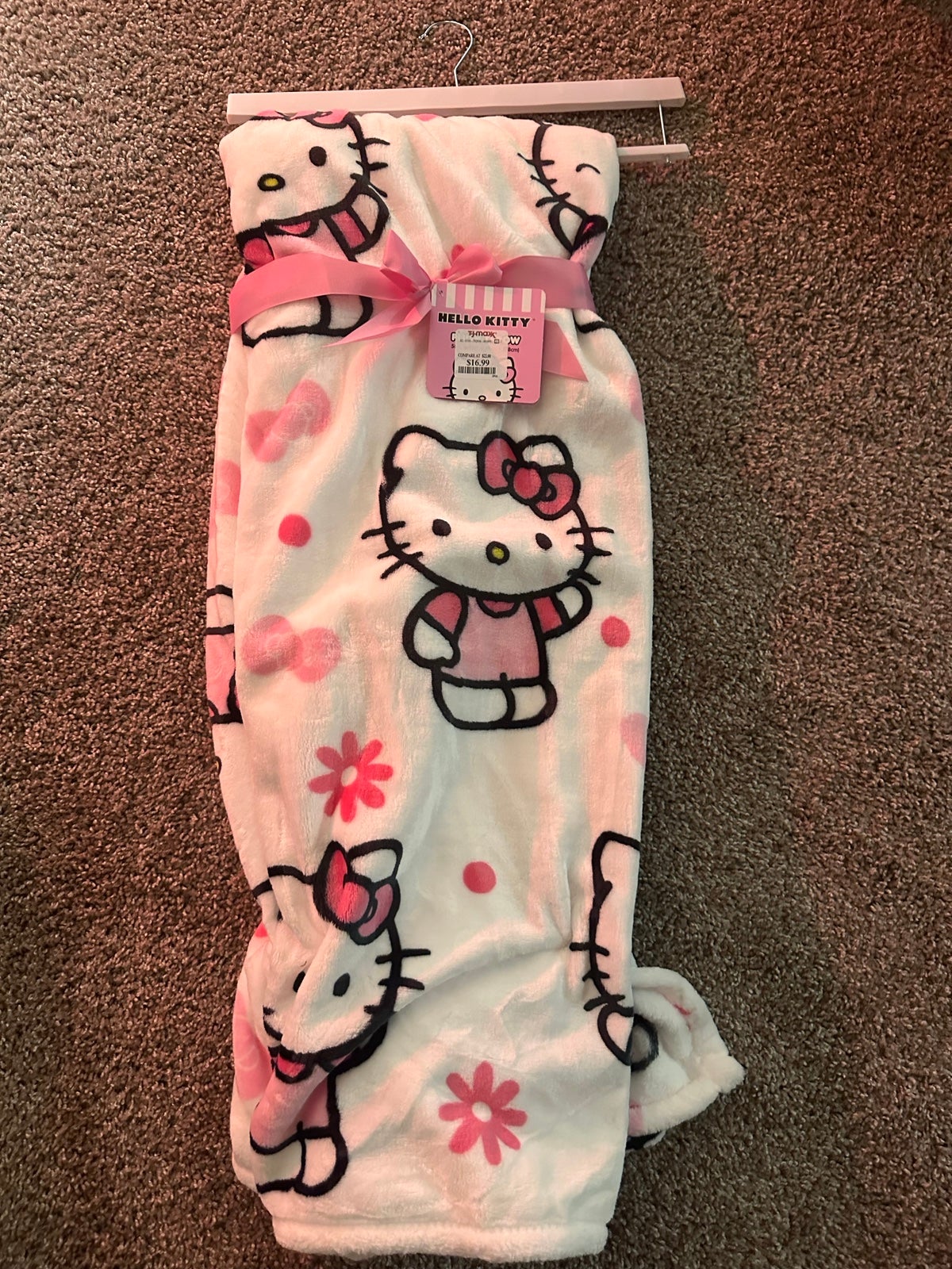 Hello Kitty daisy blanket