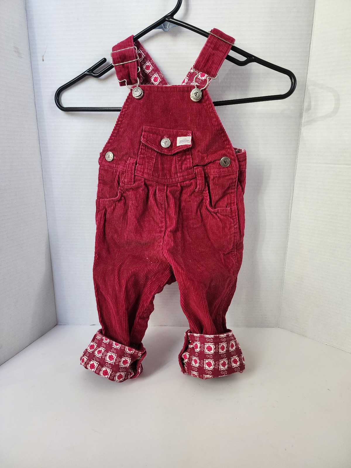 Vintage little Arizonia Cordaroy overalls with colorful print. Maroon color 18m