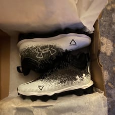 UNDER ARMOUR BOYS FOOTBALL CLEATS