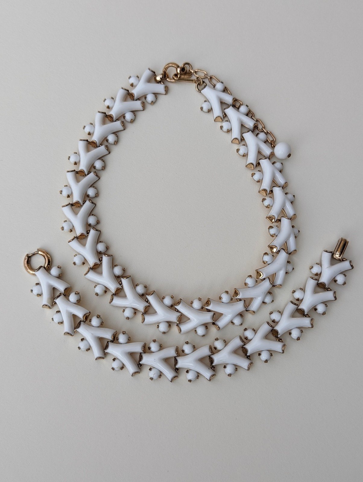 Trifari Des Pat Pending Poured Milk Glass Necklace & Bracelet Set