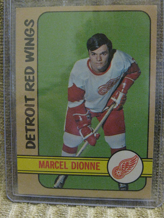1972-73 Topps Hockey Card #18 Marcel Dionne NHL hockey card MINT gradable