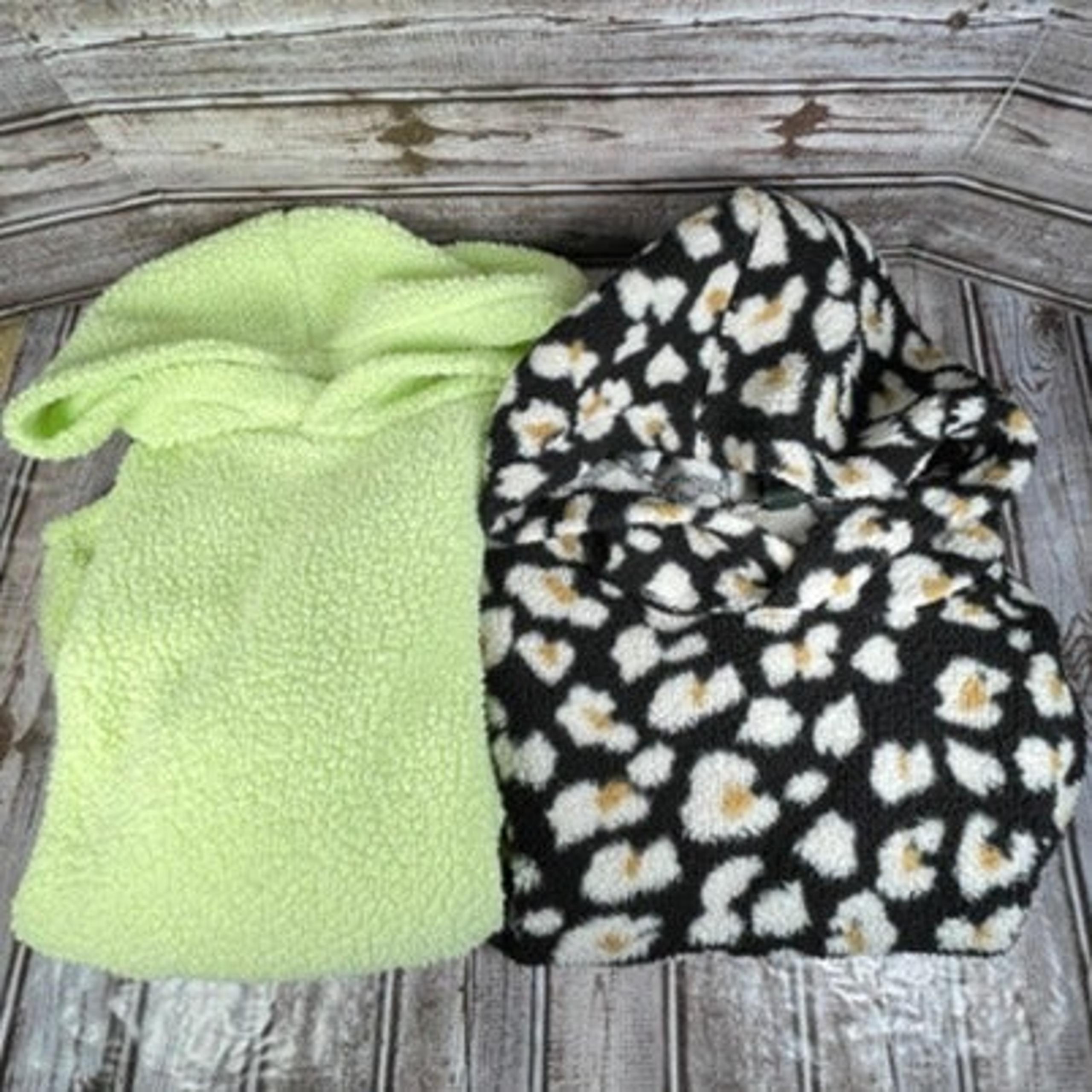 Lot of 2 WILD FABLE Women's S Crop Sherpa Fleece Hoodie Sweater Sweatshirt
