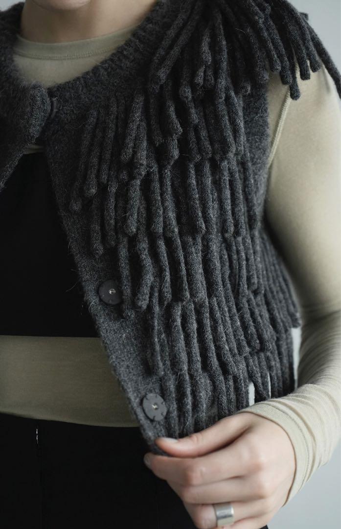 CLANE W FACE FRINGE KNIT VEST Sweater Vests