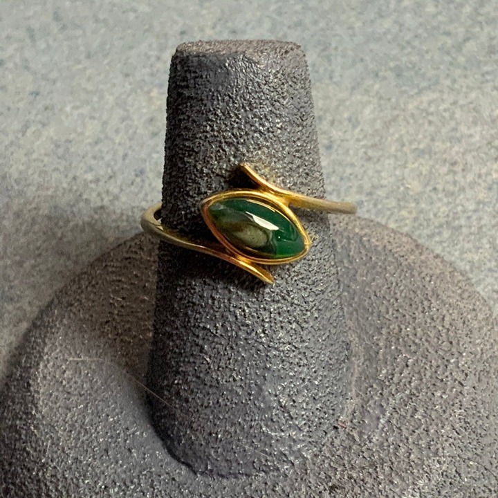 Jade Green Ellipse Ring Size 6 Gold Swirl Vintage Retro Classic Gift Elegant