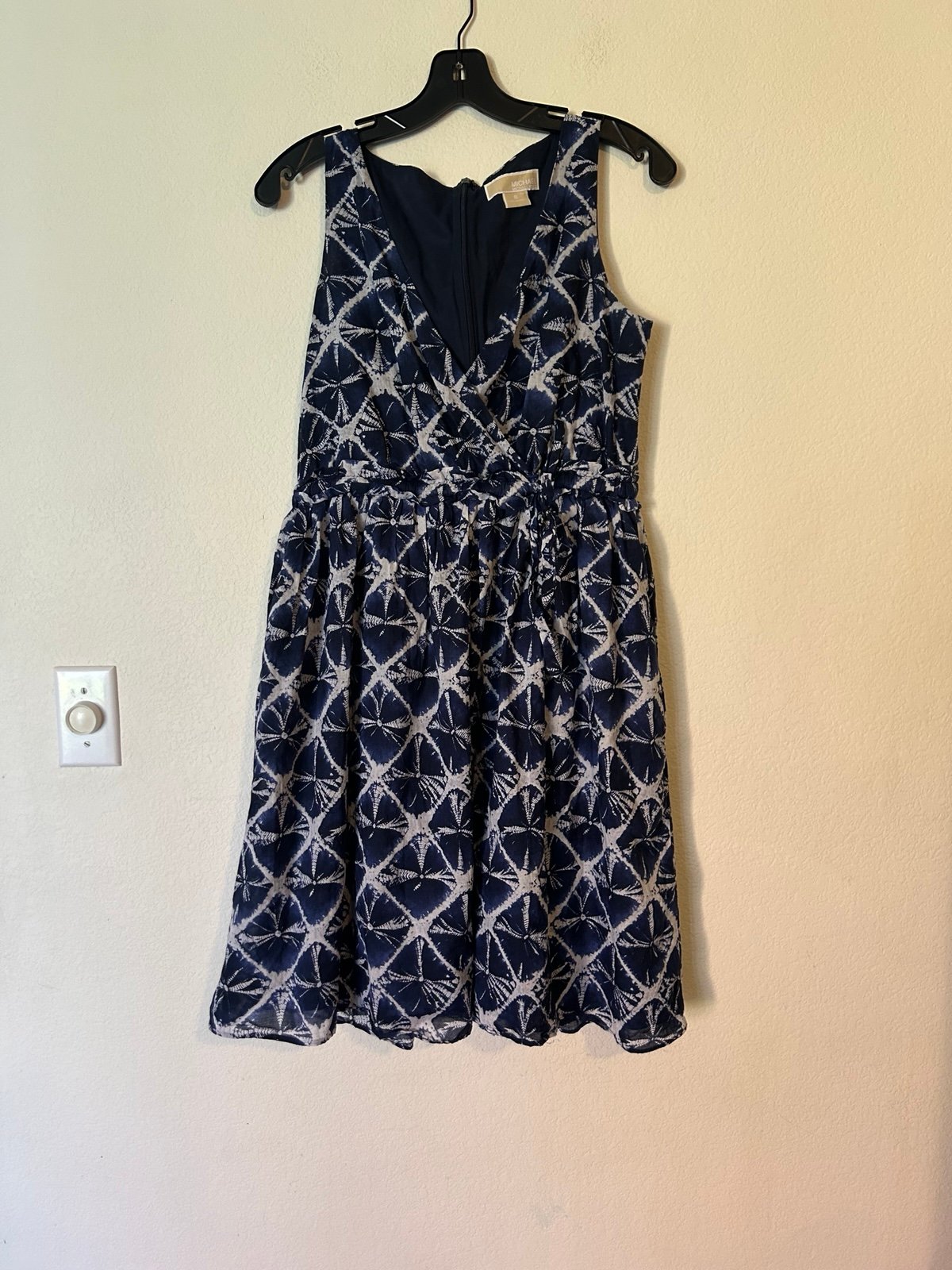 Michael Kor's Blue Abstract Print Fit And Flare Faix Wrap Stretchy Waist Size 8