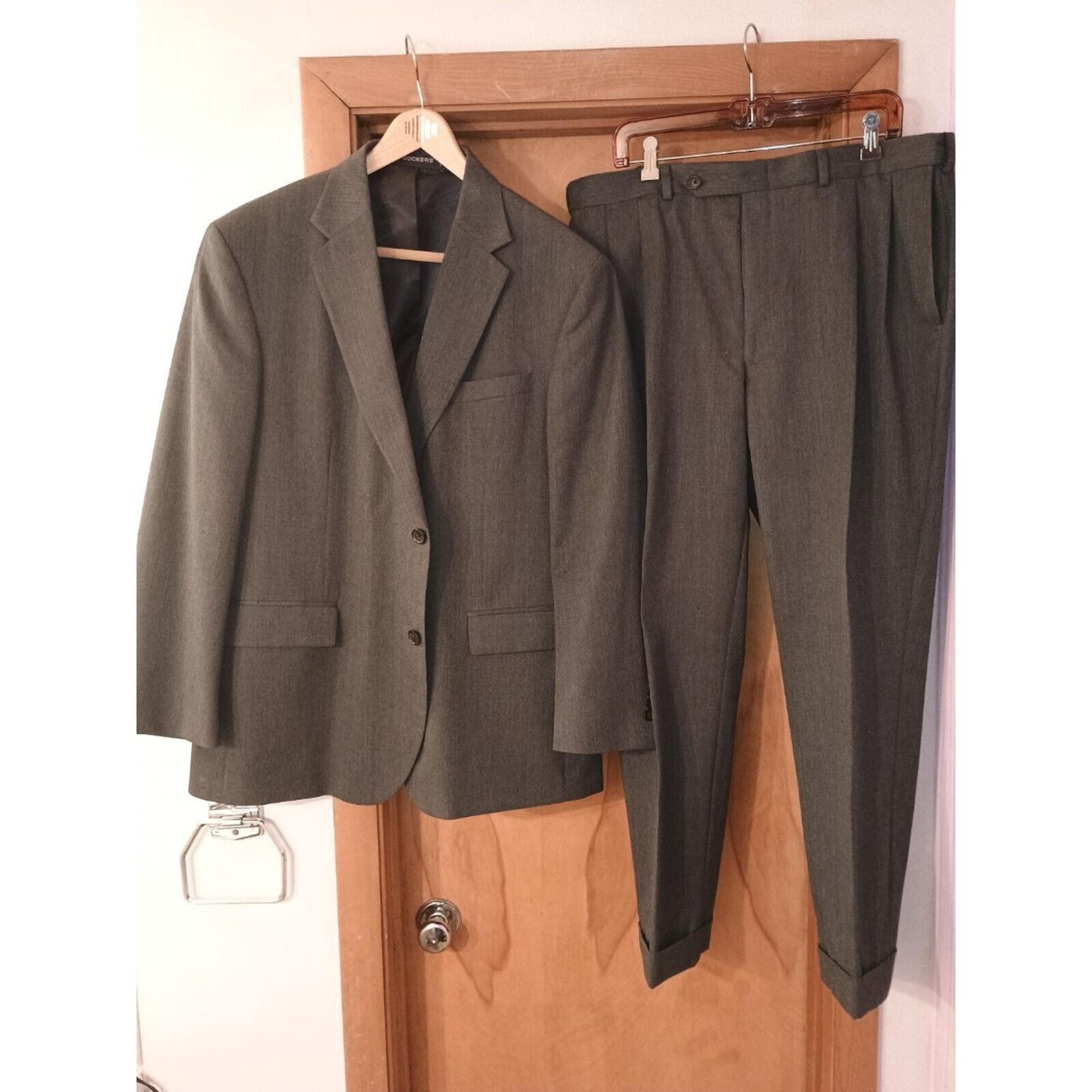 Dockers - Men's Gray Wool  Blend Suit - SIZE 44R, PANTS 38 X 29.5