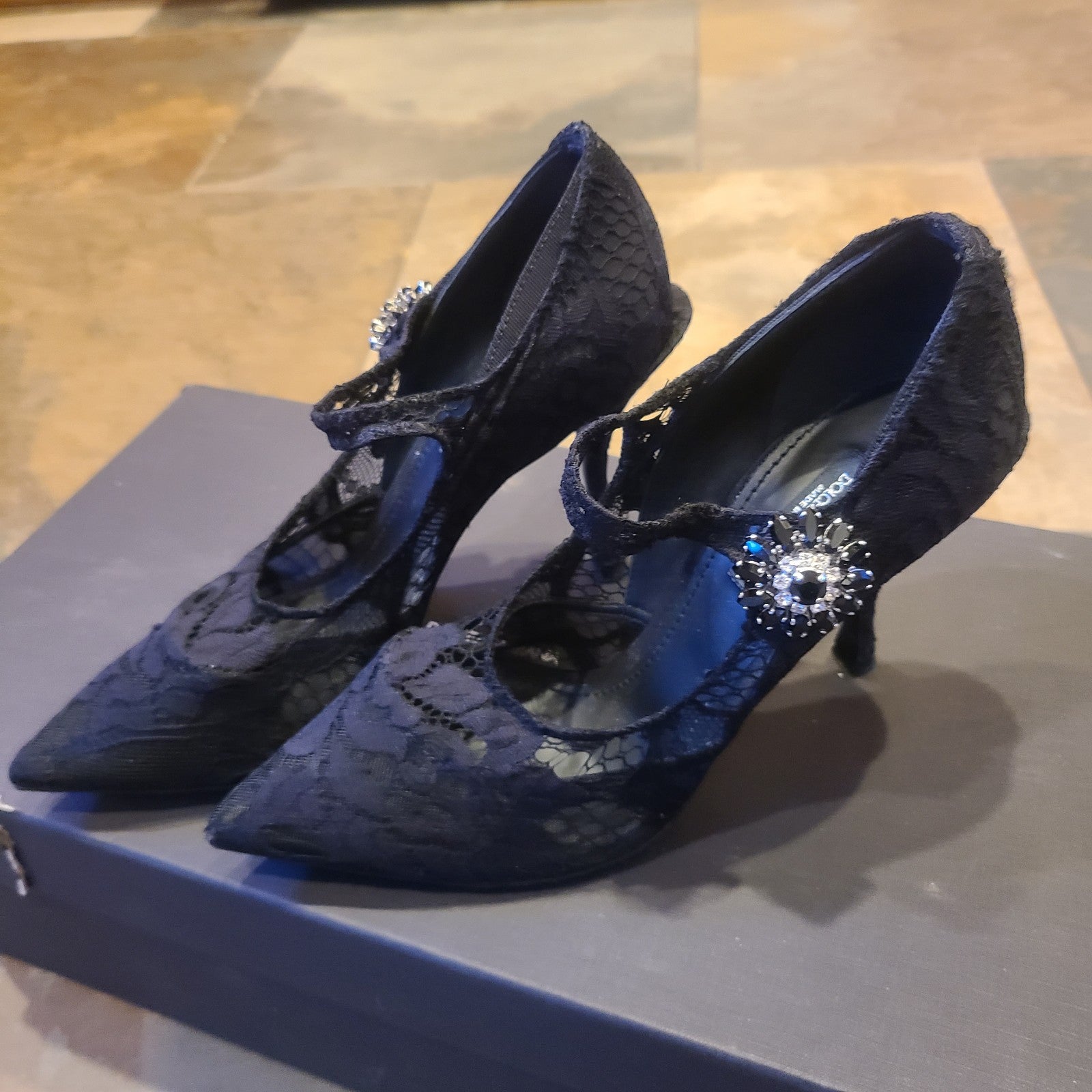 パンプス Dolce & Gabbana Lace Pumps Dolce & Gabbana Embellished Lace Pumps | Red | FARFETCH