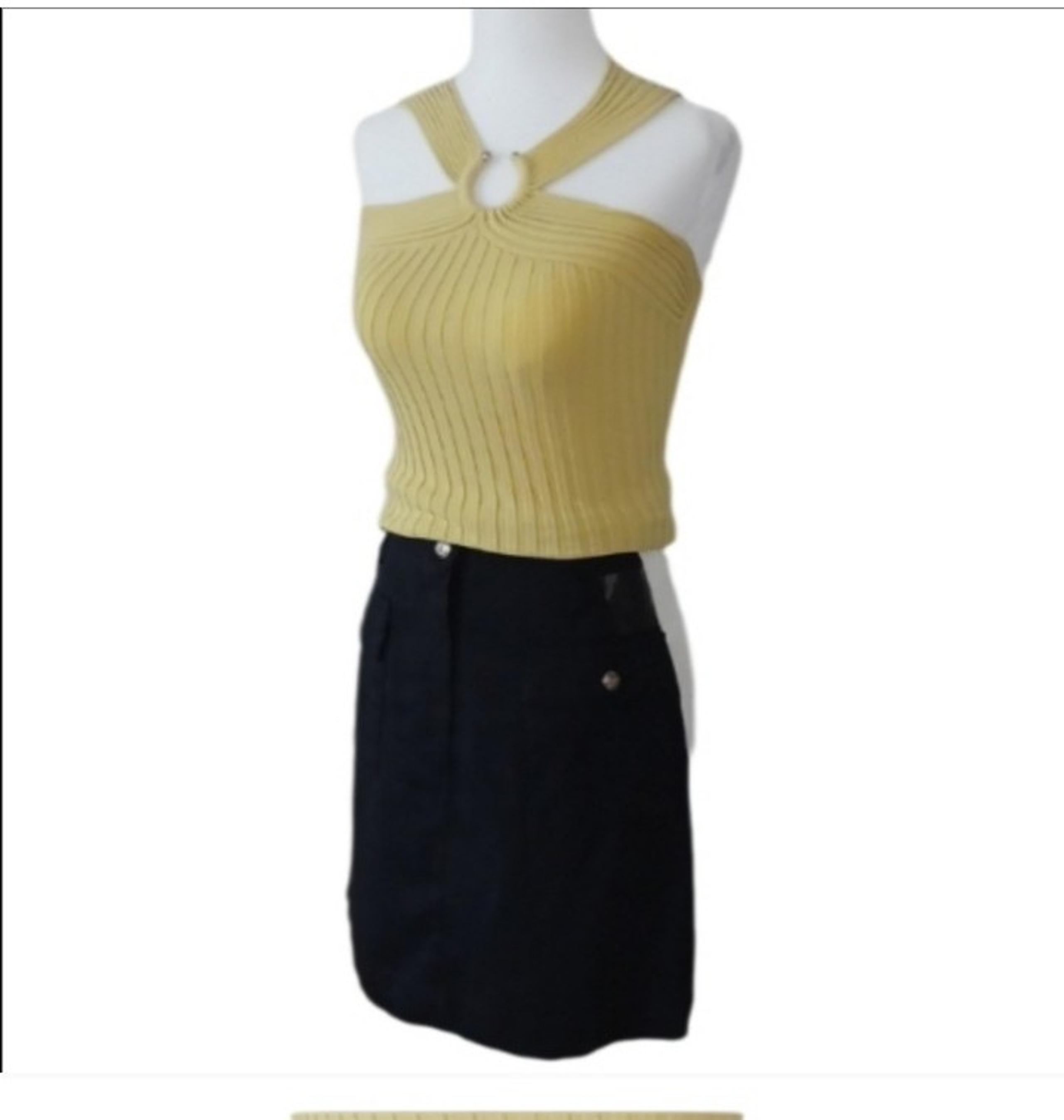 "Christina" Misses Like New! Size (4) Cute Black Skirt.