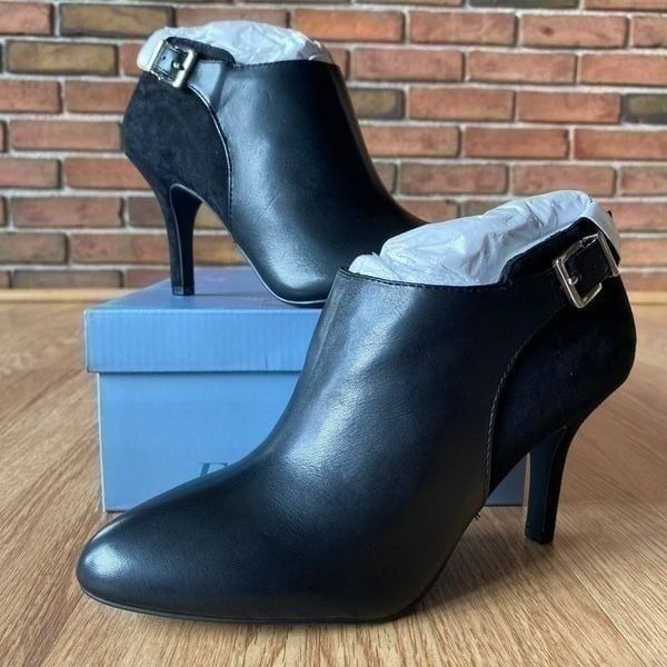 Essex Lane Jasmine Leather Buckle Heeled Ankle Booties Size 11