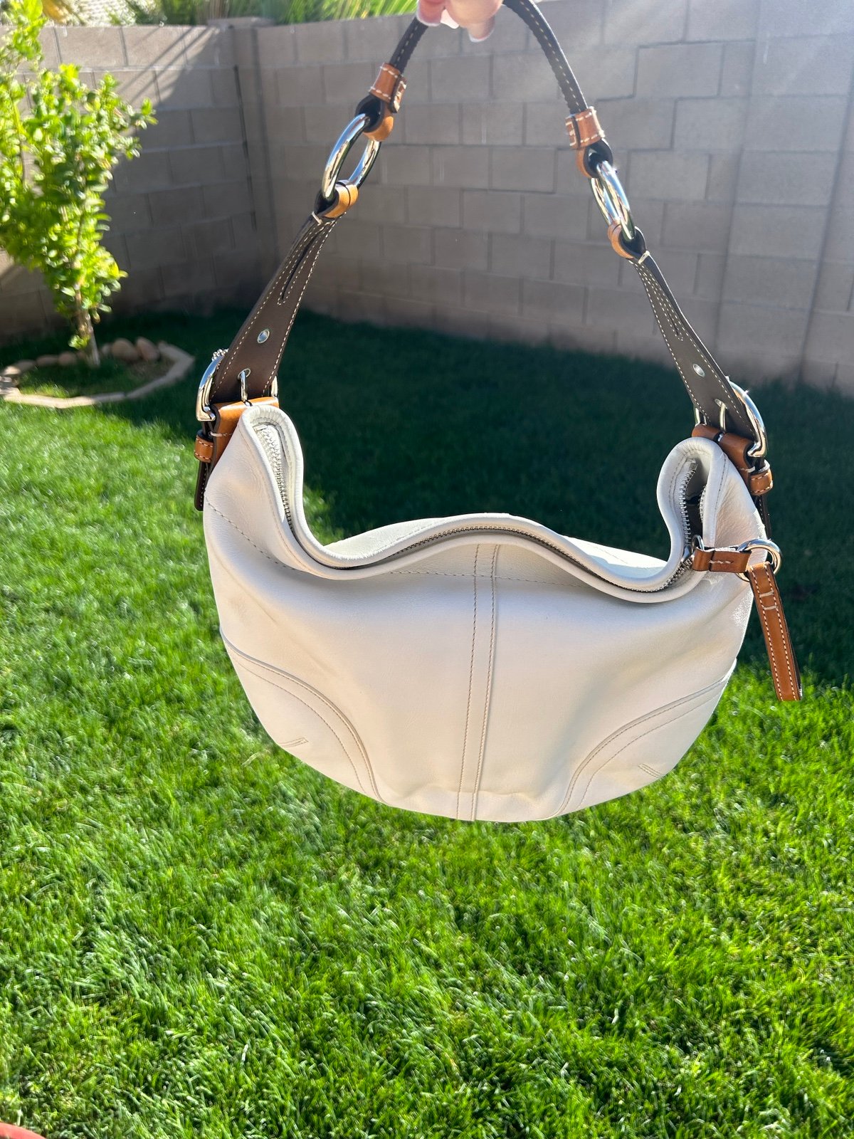 2004 Coach Legacy Ivory leather & Camel Colored Hobo Shoulder Bag