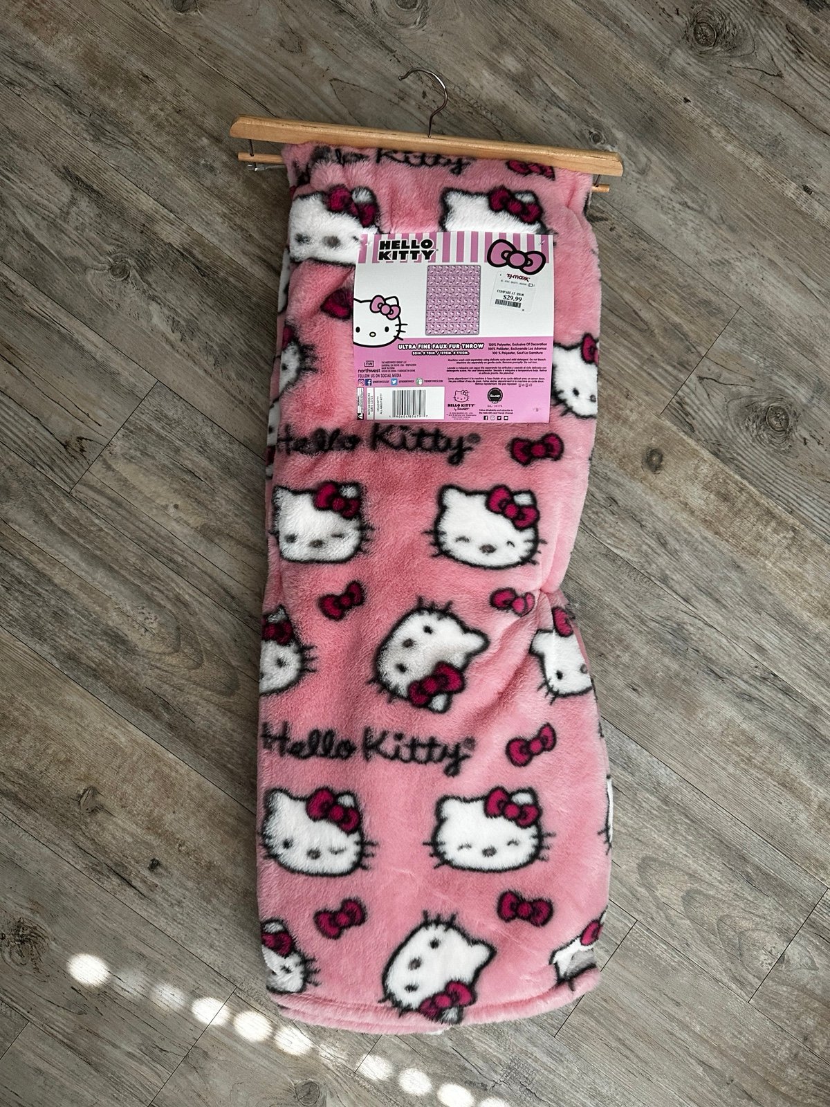 hello kitty Pink spring throw new faux fur