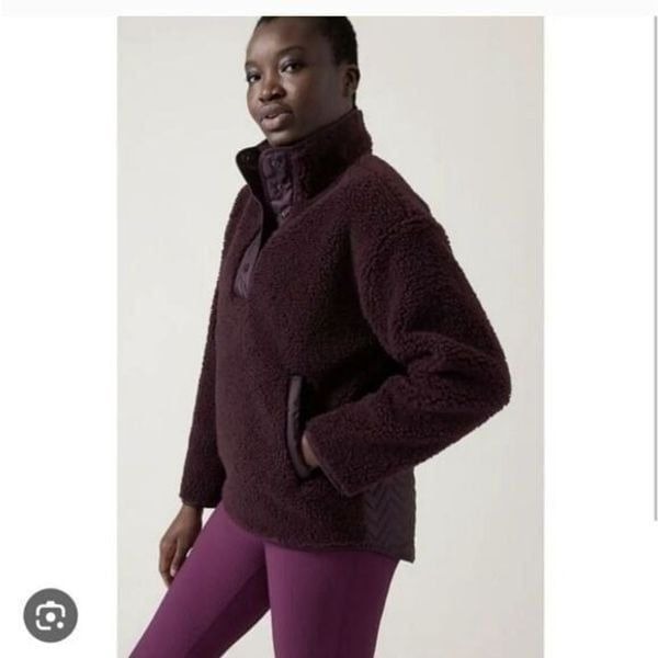 Athleta cozy Snap sherpa sweatshirt w side pockets cranberry maroon color. XXS