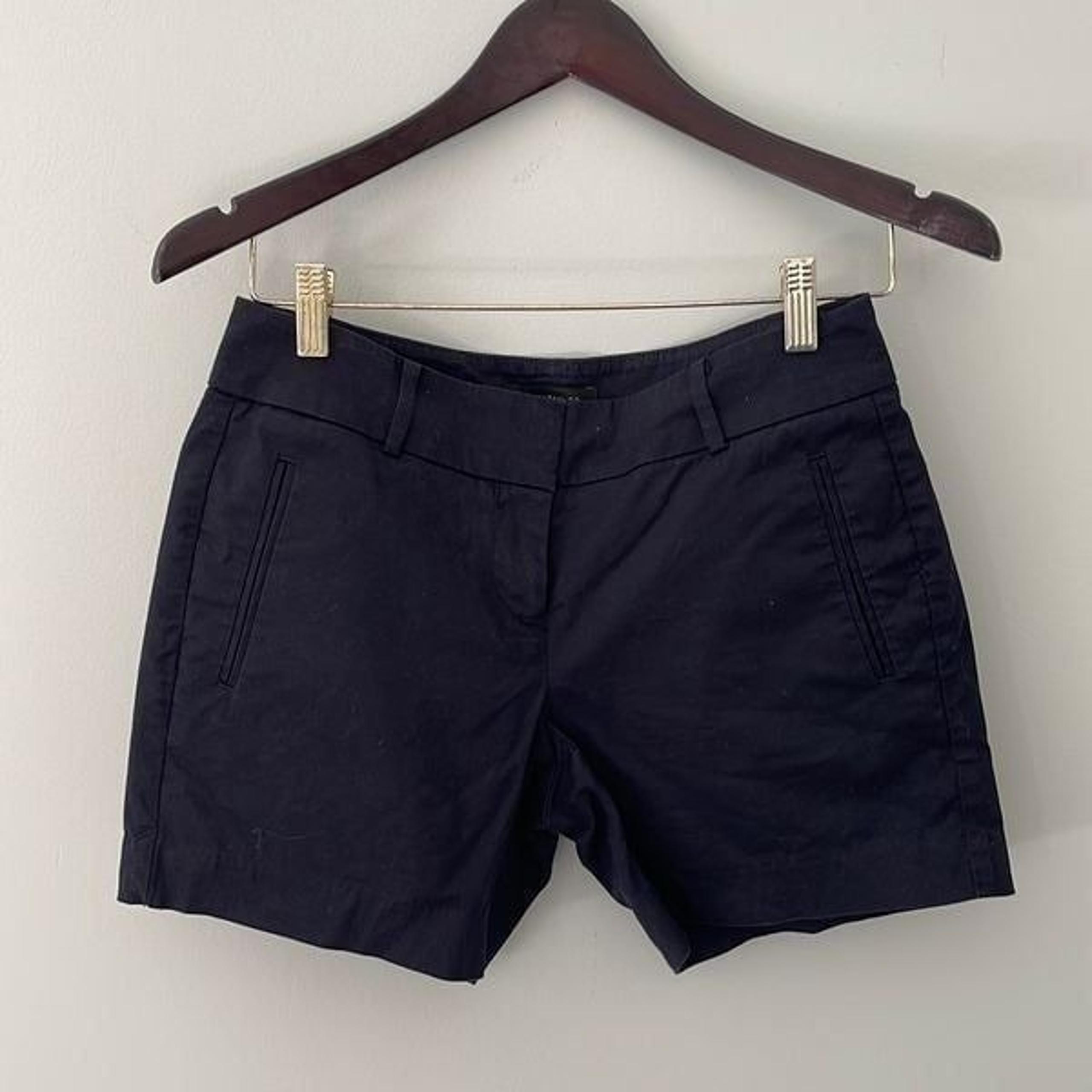 ANN TAYLOR Navy Chino Shorts. Size 0  5” inseam