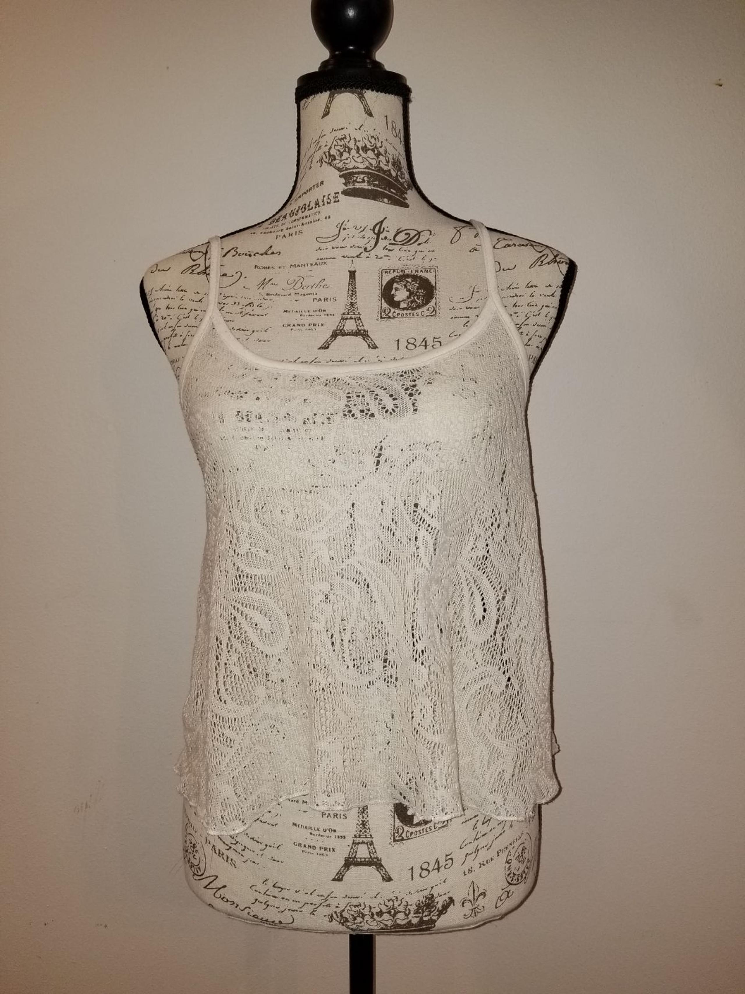 Womans lace sleeveless top