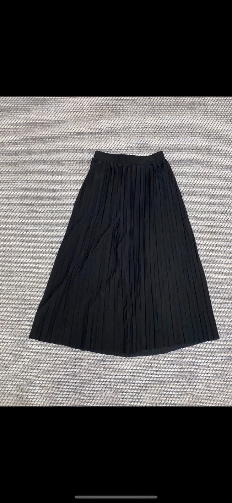 Pleated midi skirt