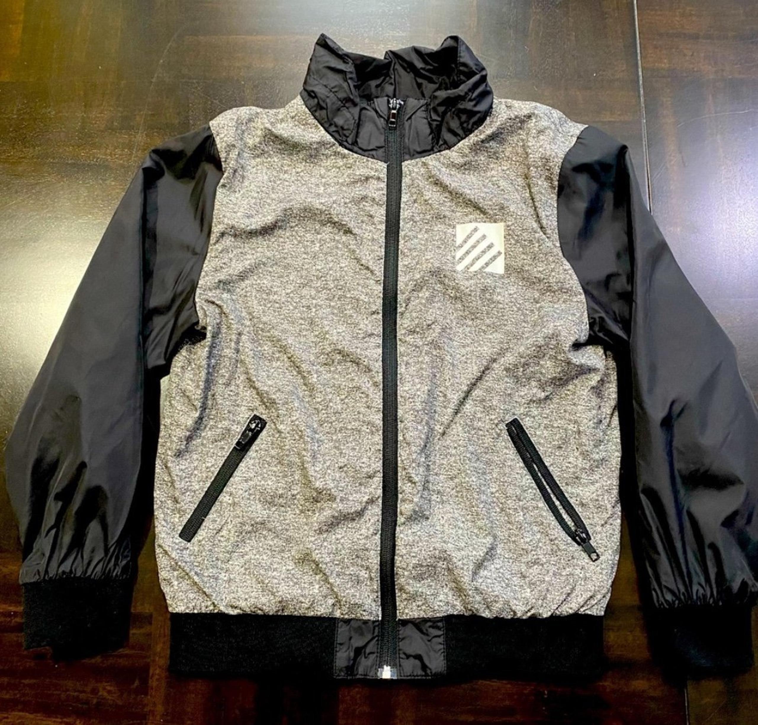 Size (8-9Y) Boys Sport Jacket with Hoodie Long Sleeve USED in Great condition  P