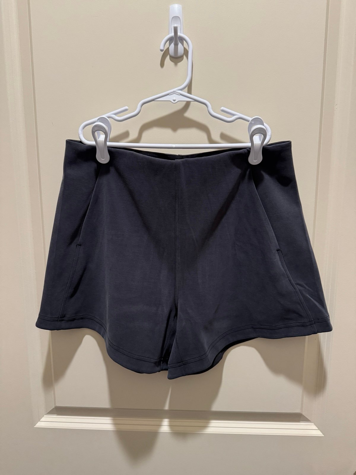 Lululemon Softstreme Kick-Flare Mid-Rise Short 4”