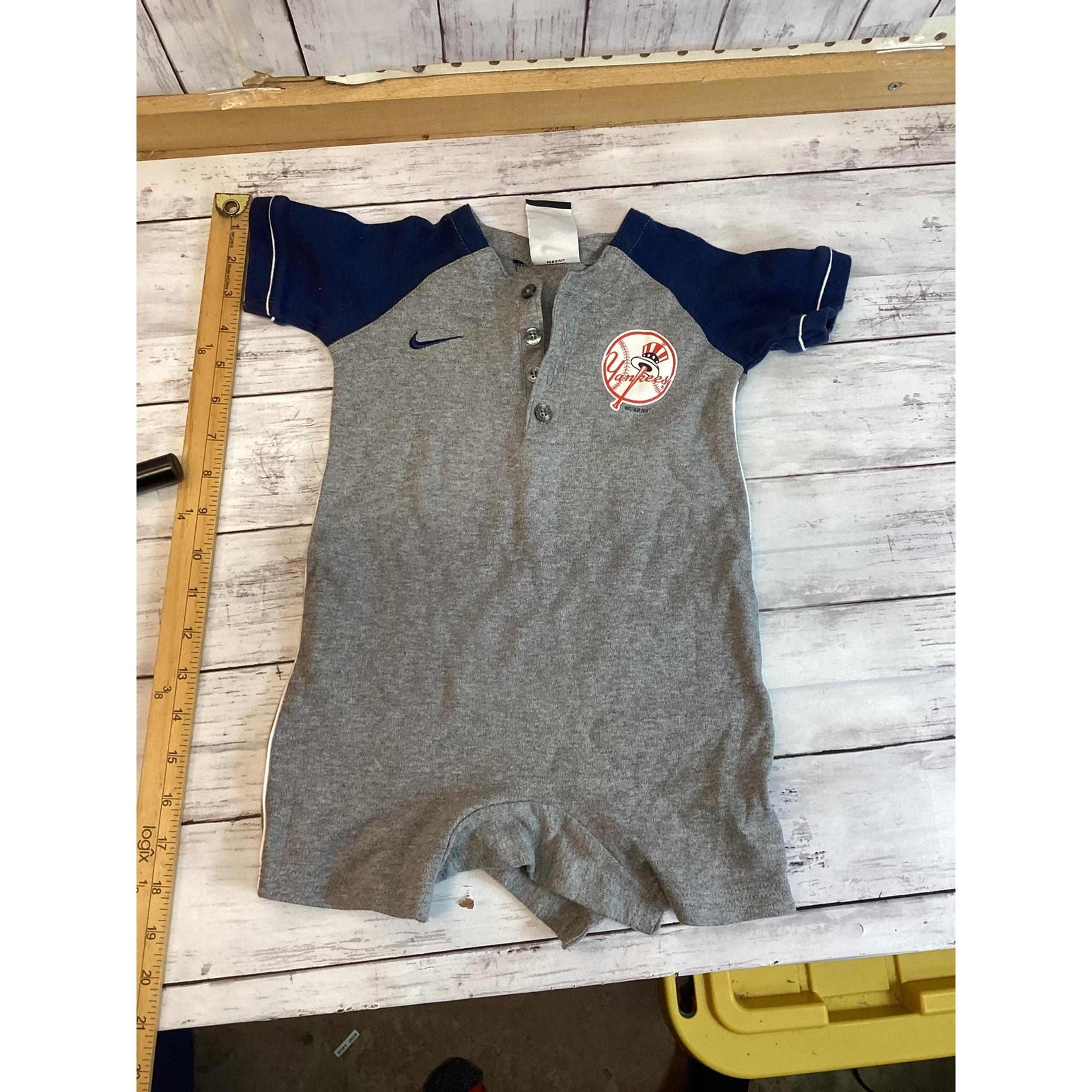 Nike Infant Yankees One Piece Bodysuit Size 24M Gray Blue Swoosh Short Sleeve