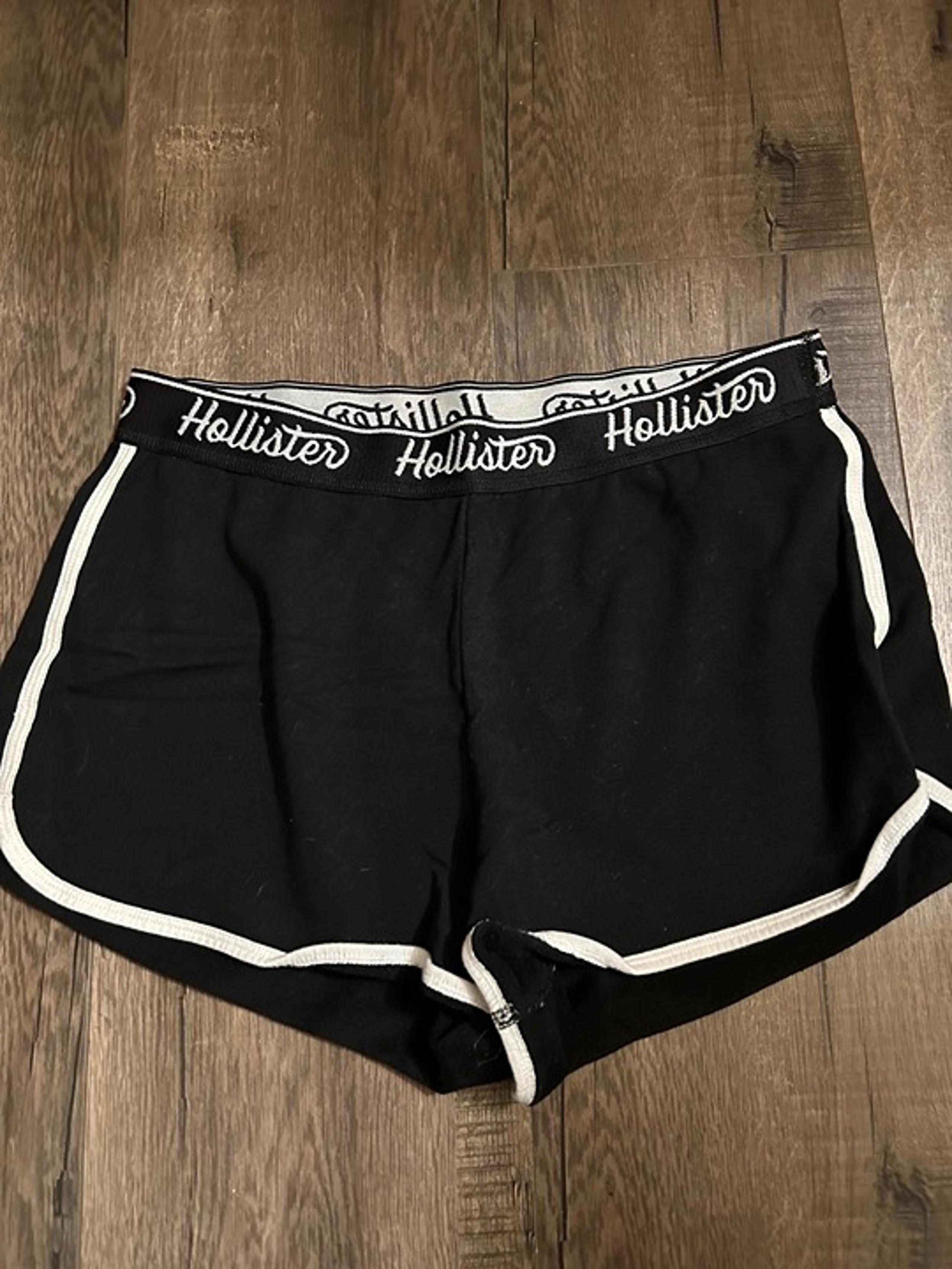 womens hollister sweat shorts small - Hollister Co.