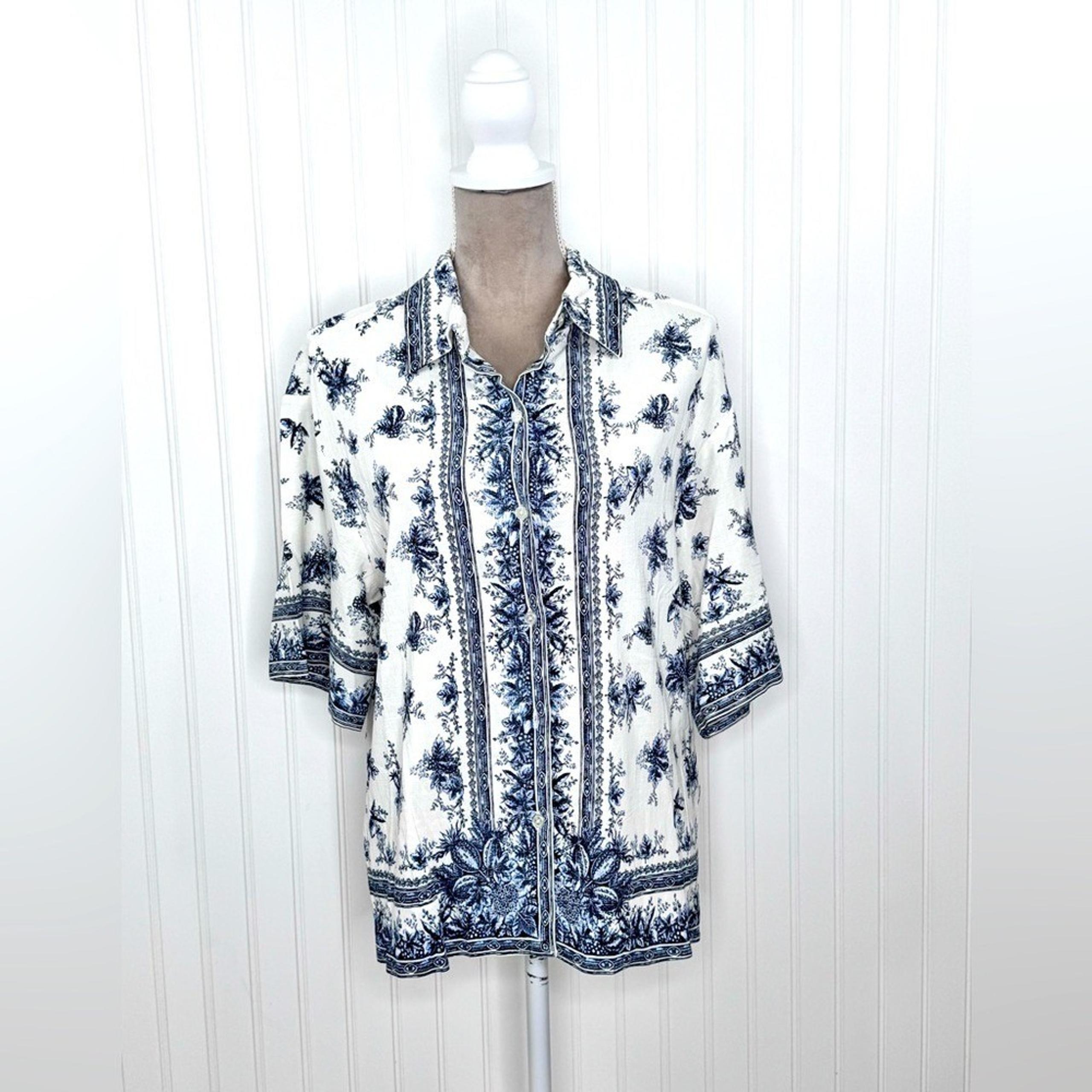 NWT Max Studio London Camp Shirt Medium Cream-Blue Floral Short Sleeve Button