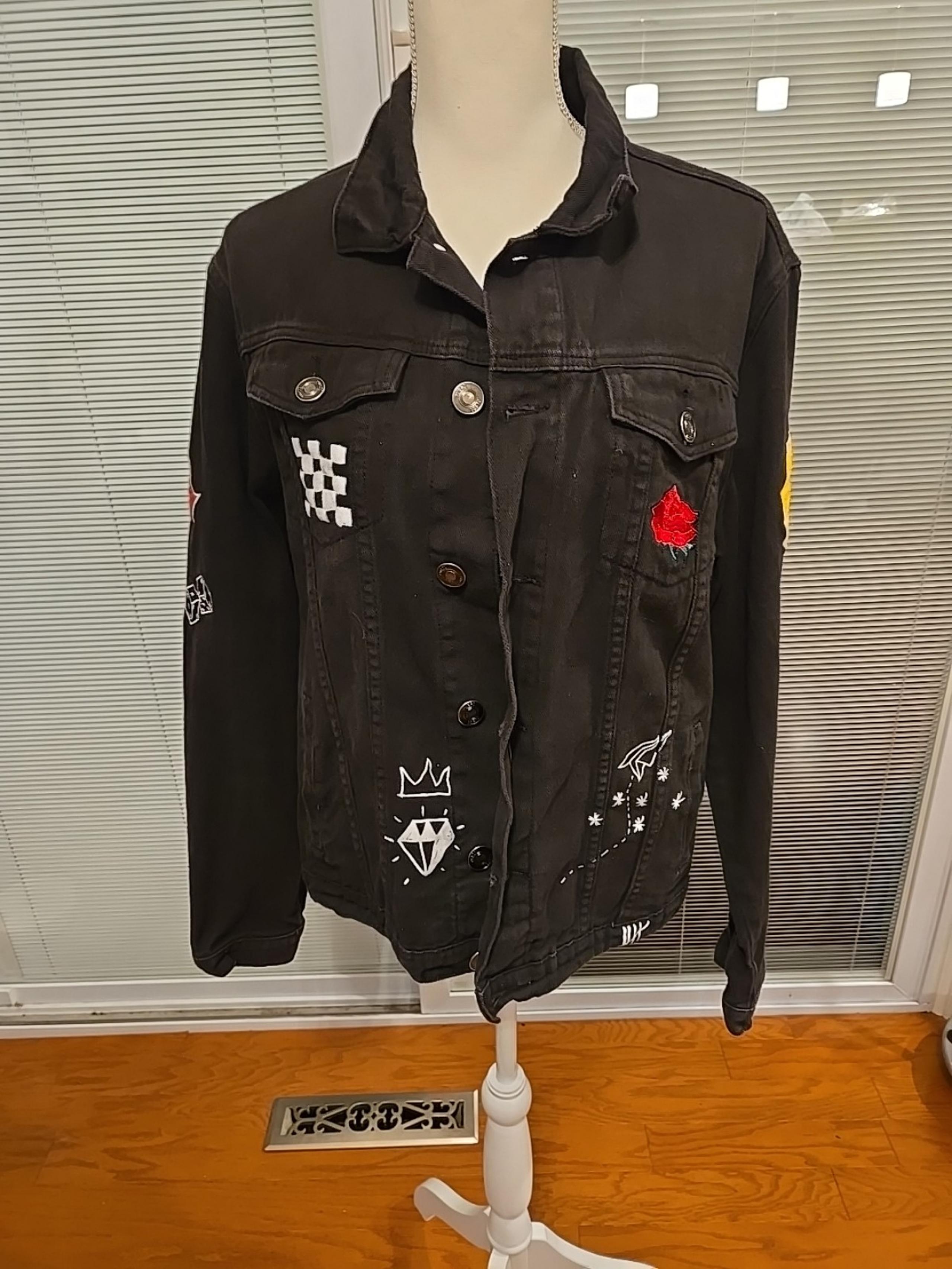 Rue21 Women’s Light Wash Black Embroidered Jean Jacket Denim Large