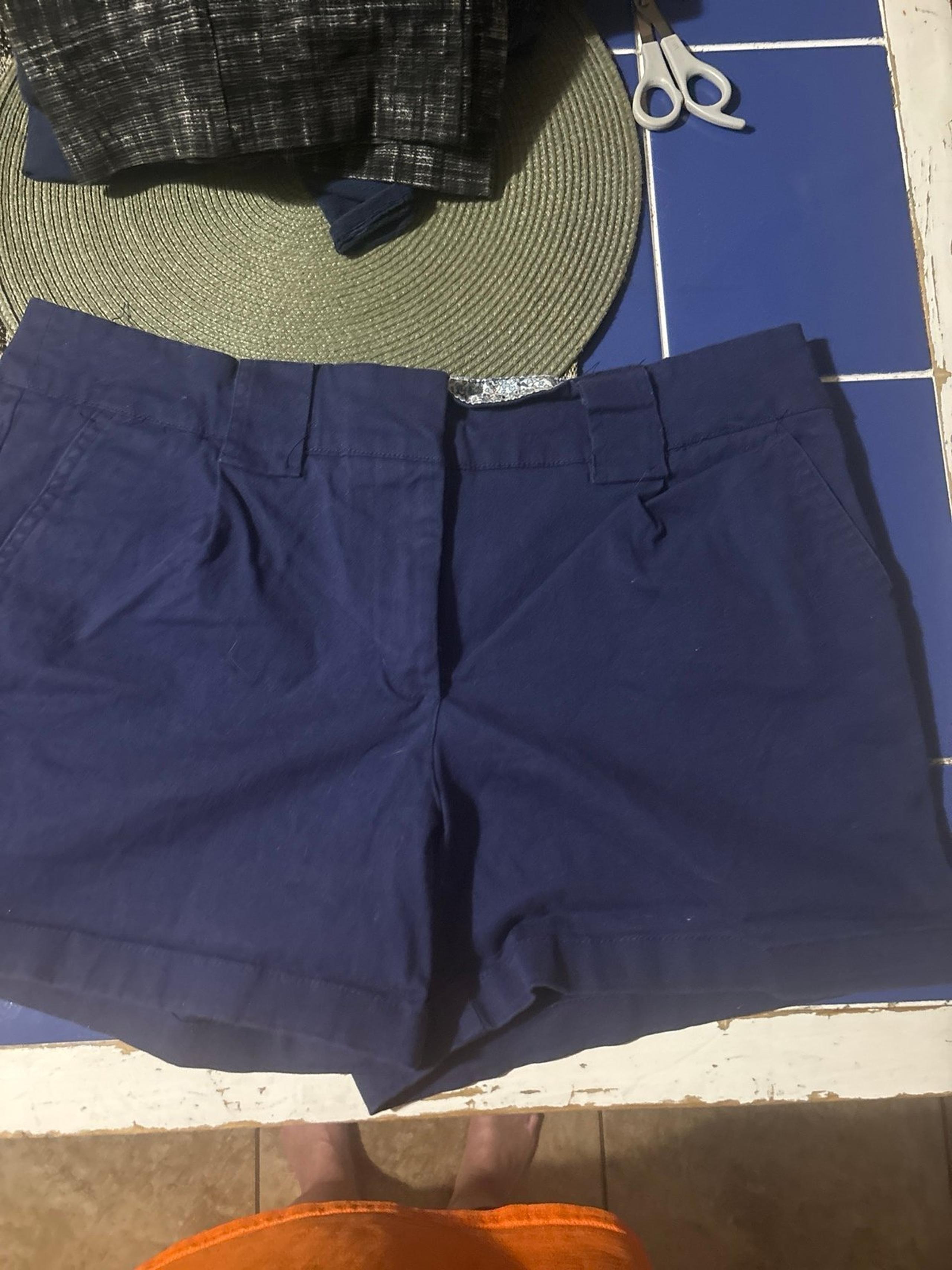 3” shorts Sz 6 - Cynthia Rowley